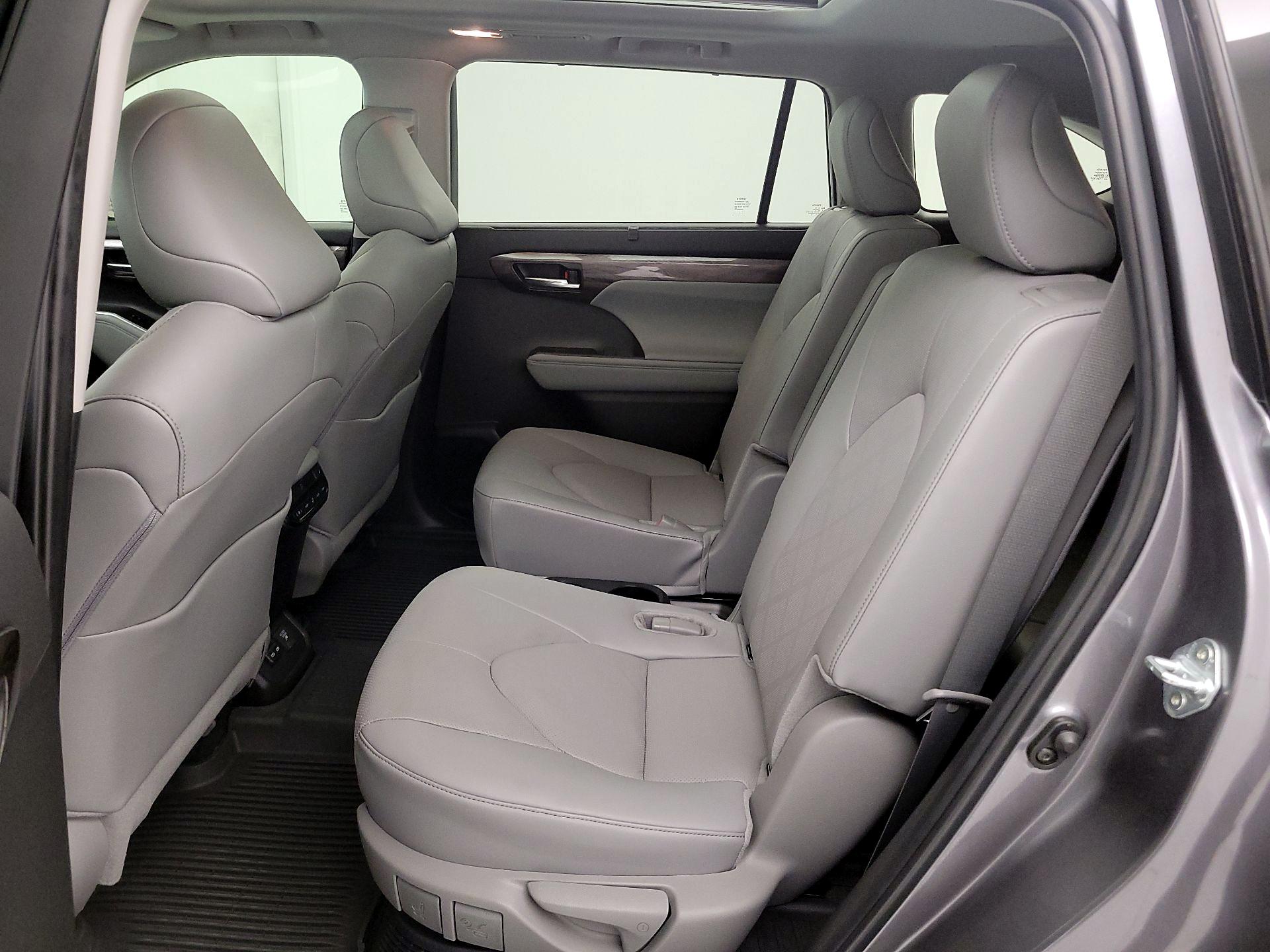 Thumbnail: 2024 Toyota Highlander - 20