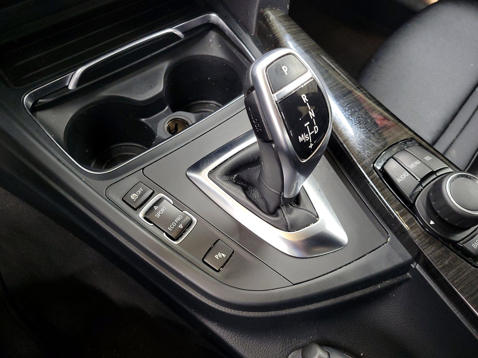 Thumbnail: 2016 BMW 3 Series - 17