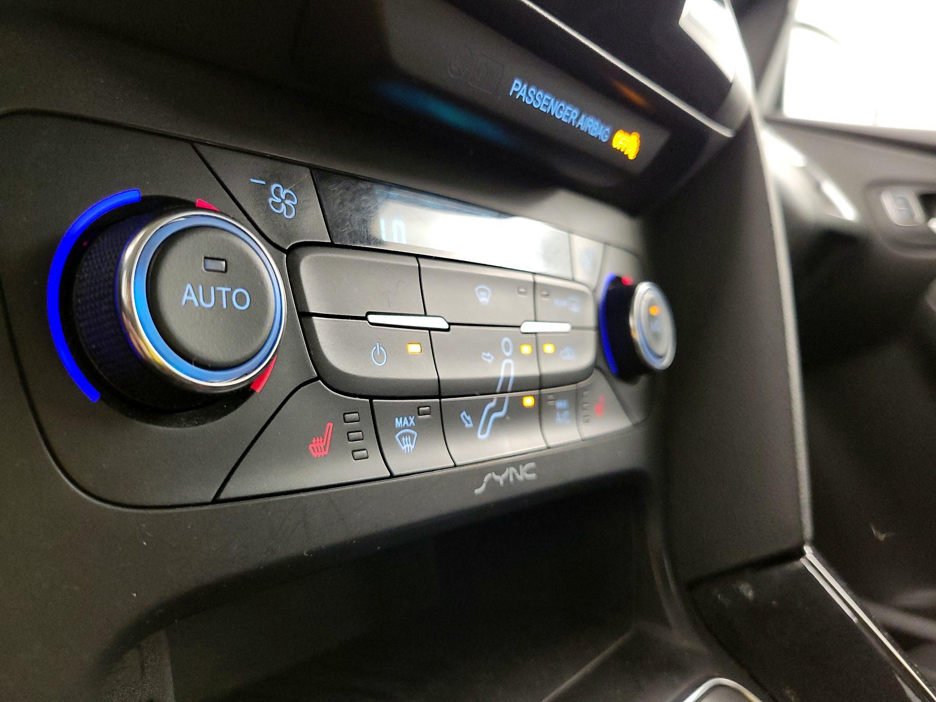Thumbnail: 2015 Ford Focus - 16