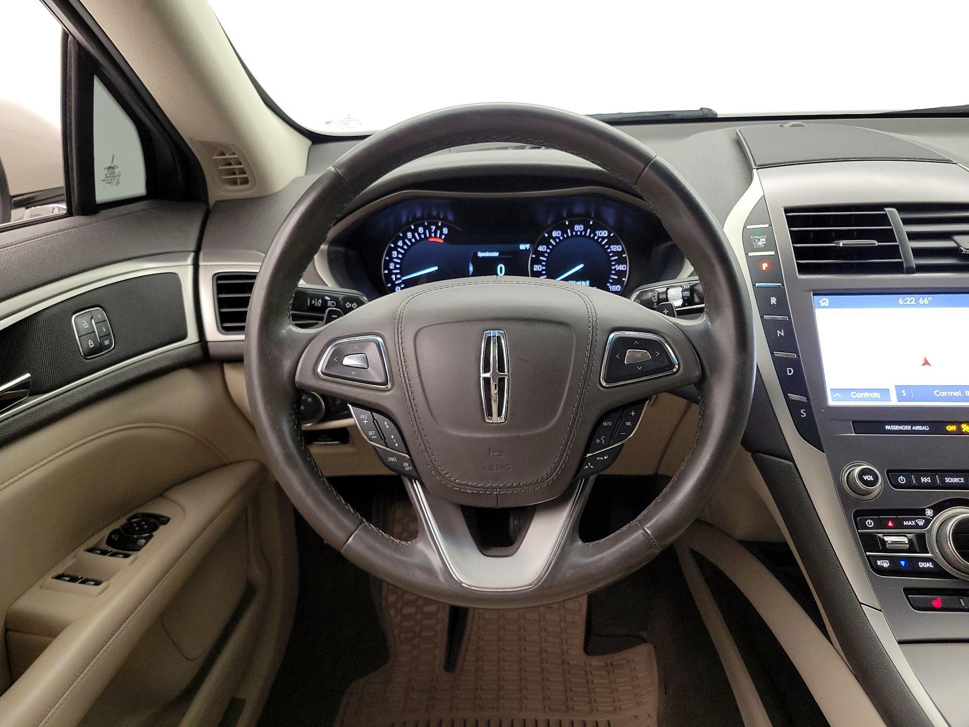 Thumbnail: 2020 Lincoln MKZ - 10