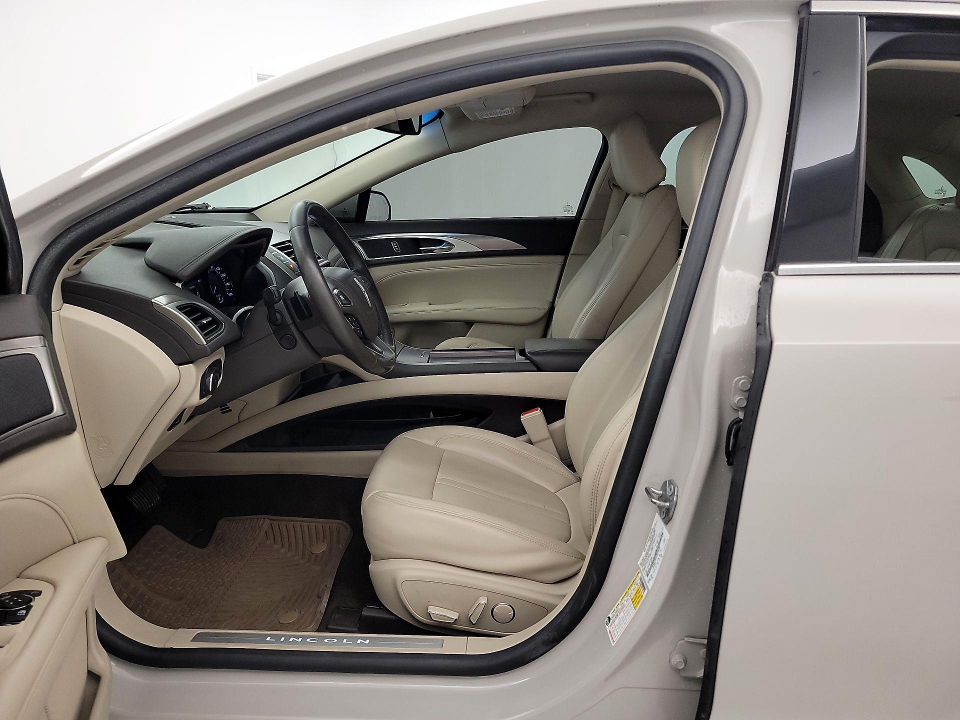 Thumbnail: 2020 Lincoln MKZ - 11