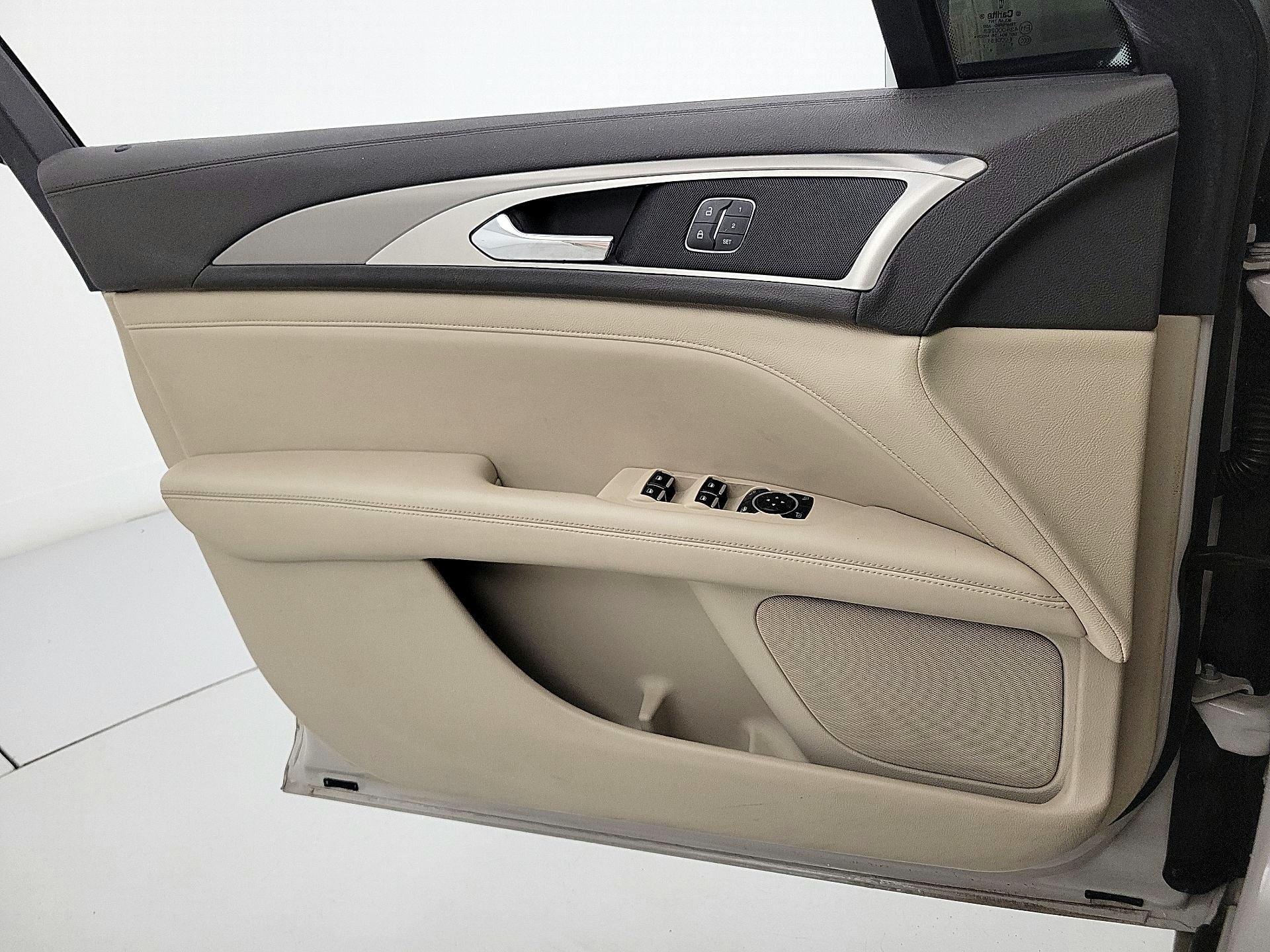 Thumbnail: 2020 Lincoln MKZ - 12