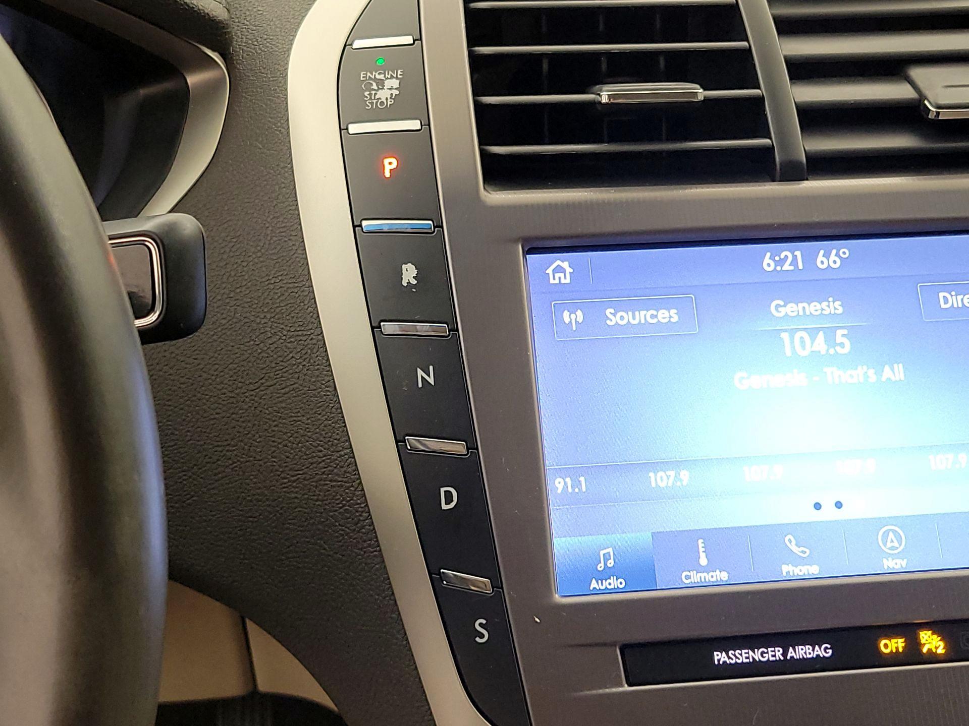 Thumbnail: 2020 Lincoln MKZ - 18