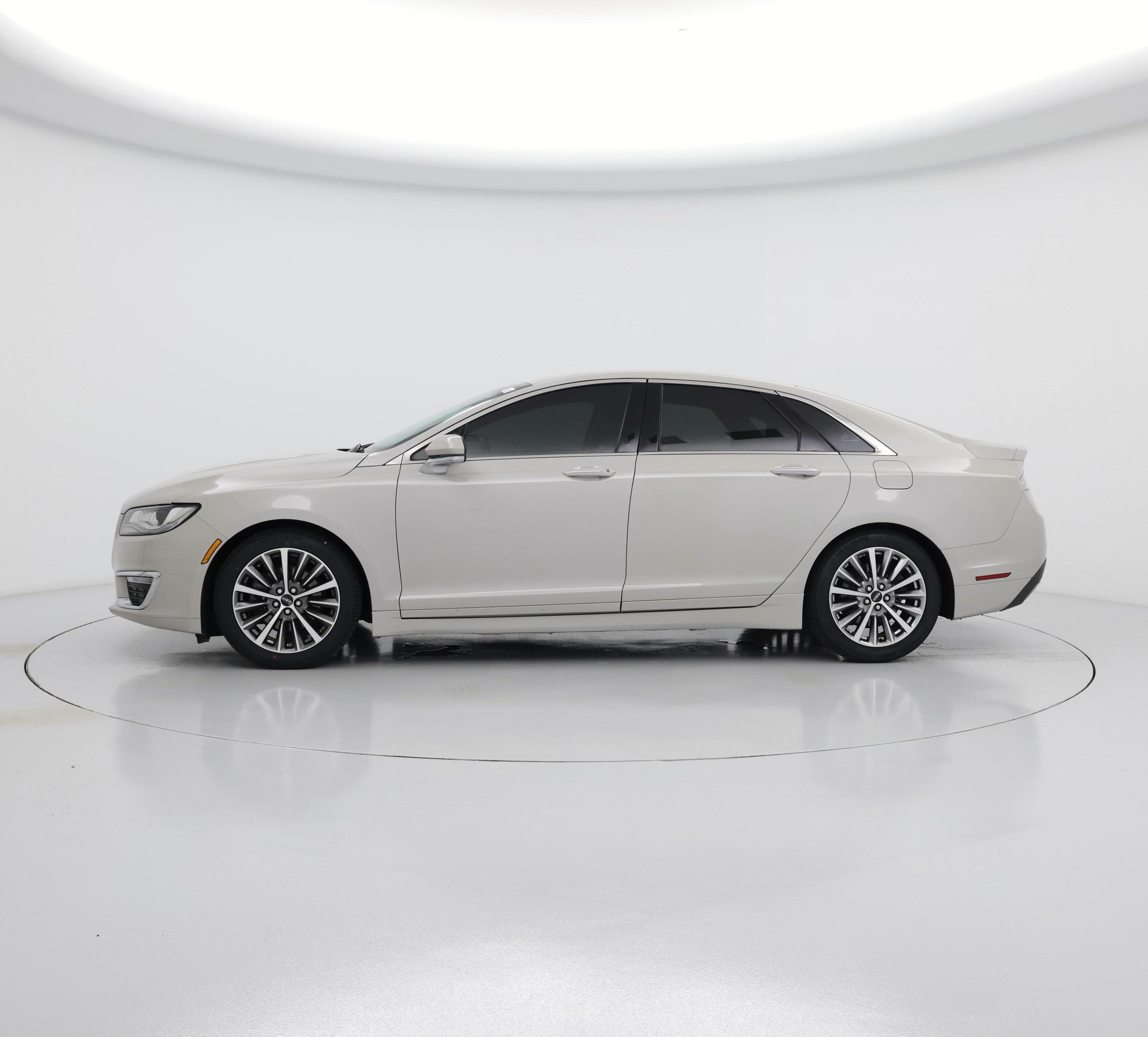 Thumbnail: 2020 Lincoln MKZ - 3