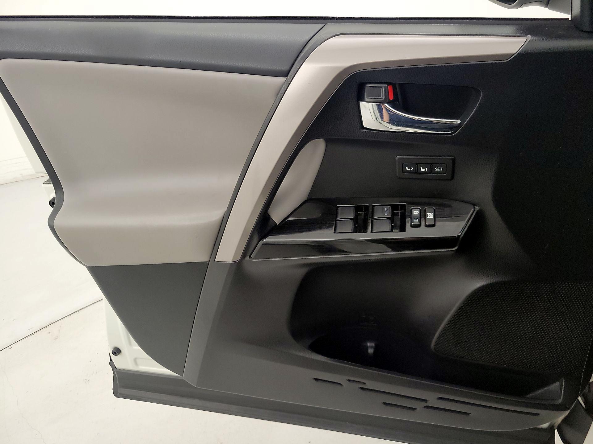 Thumbnail: 2018 Toyota RAV4 - 12