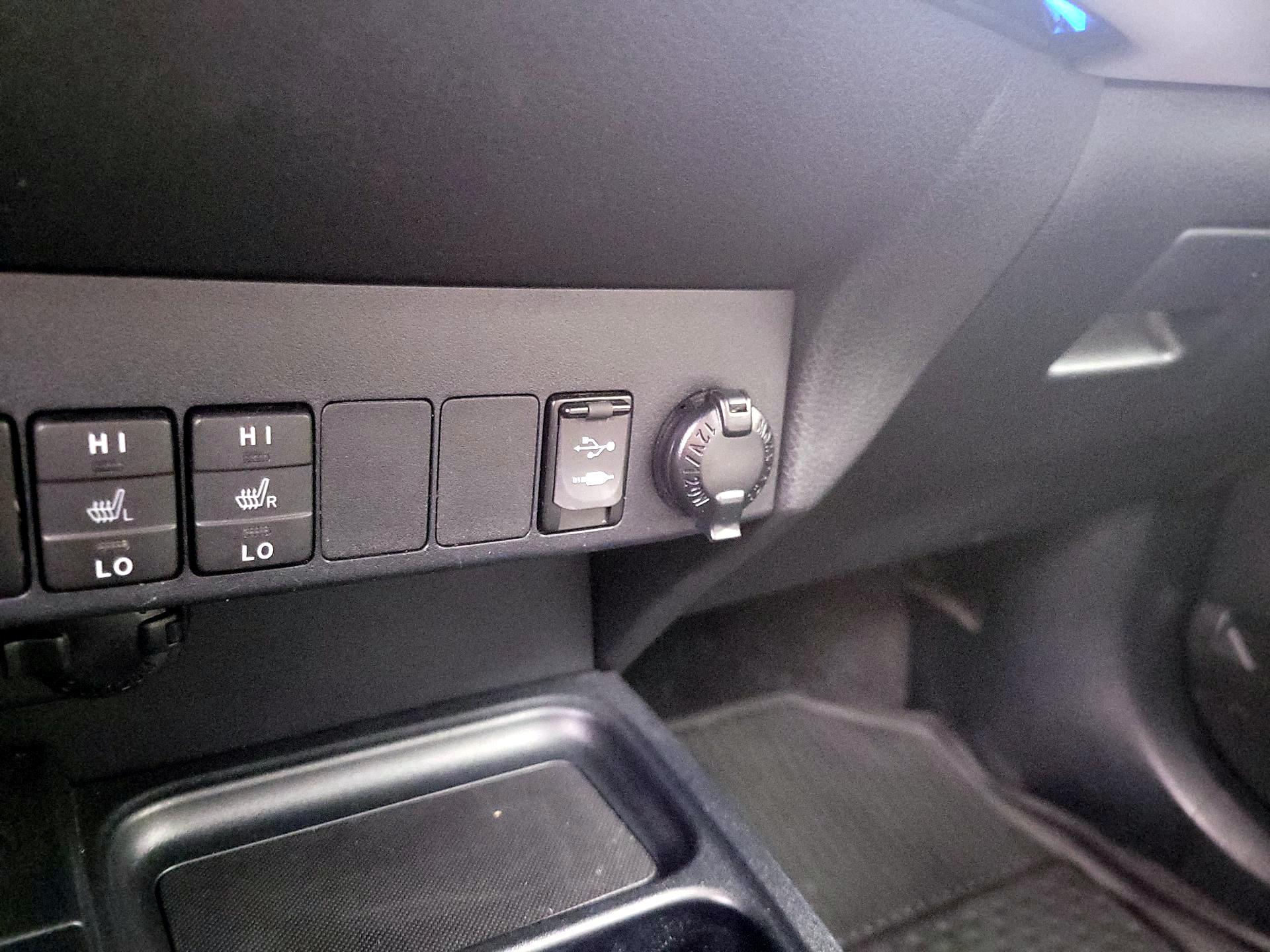 Thumbnail: 2018 Toyota RAV4 - 18