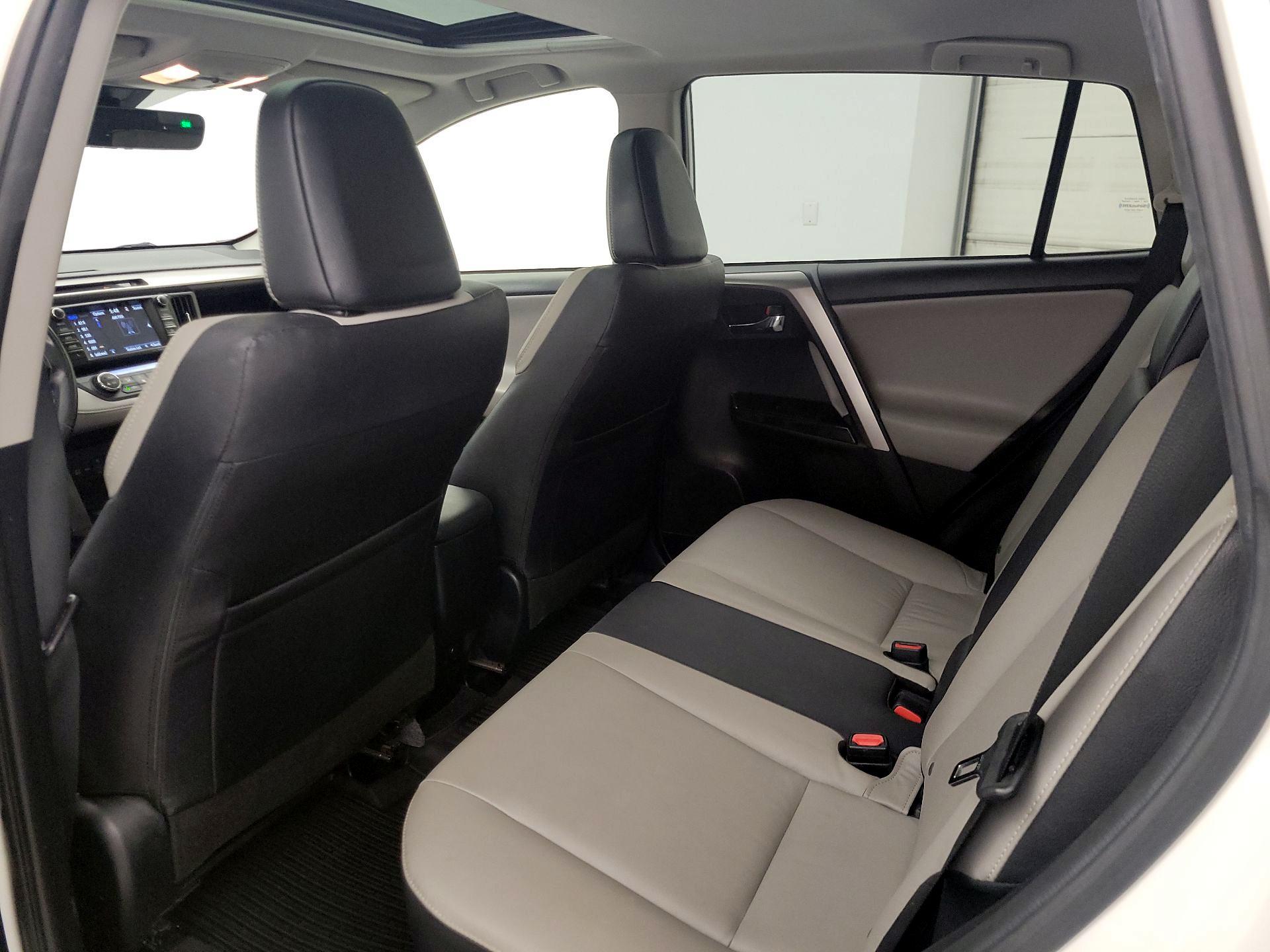 Thumbnail: 2018 Toyota RAV4 - 20
