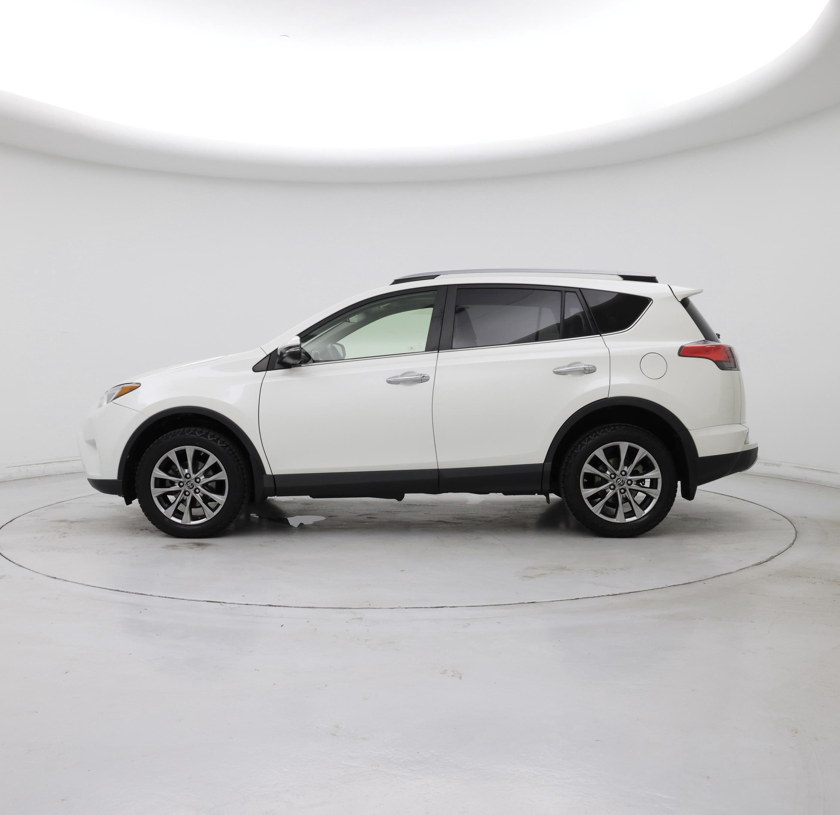 Thumbnail: 2018 Toyota RAV4 - 3