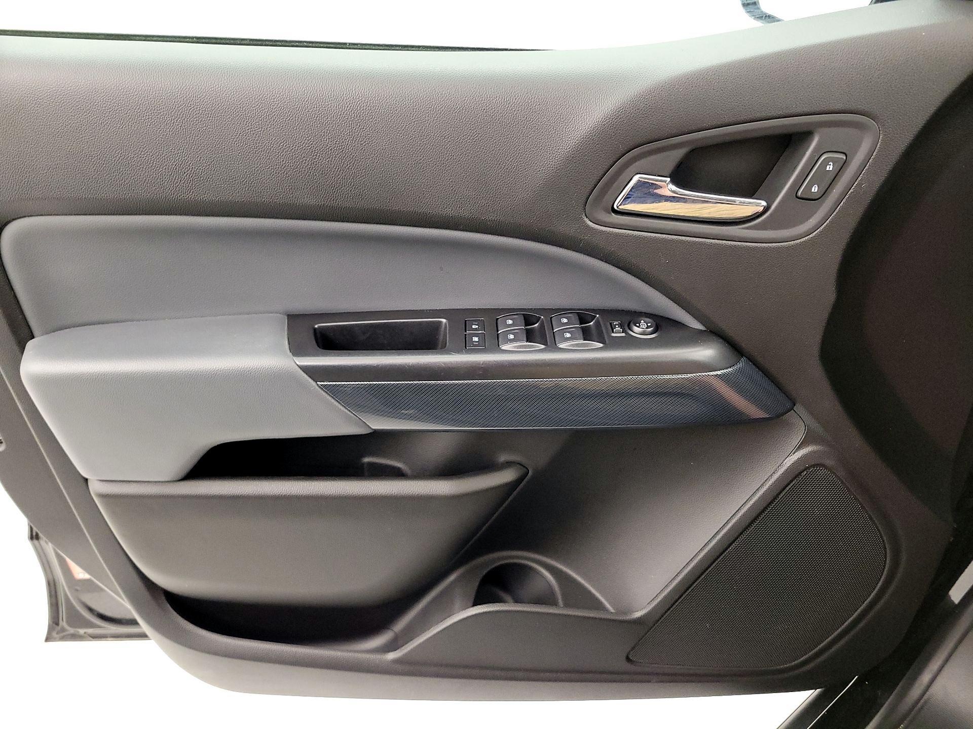 Thumbnail: 2019 Chevrolet Colorado - 12