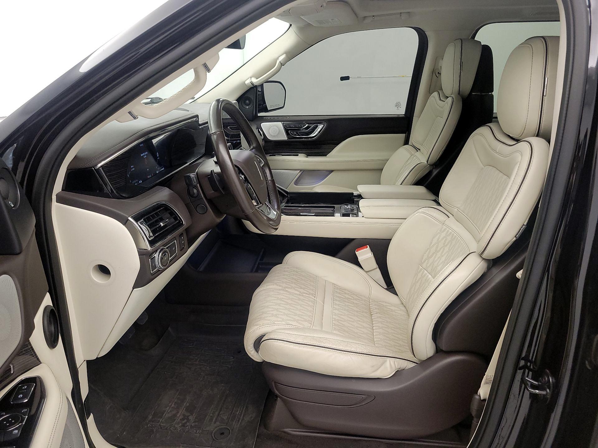Thumbnail: 2021 Lincoln Navigator - 11