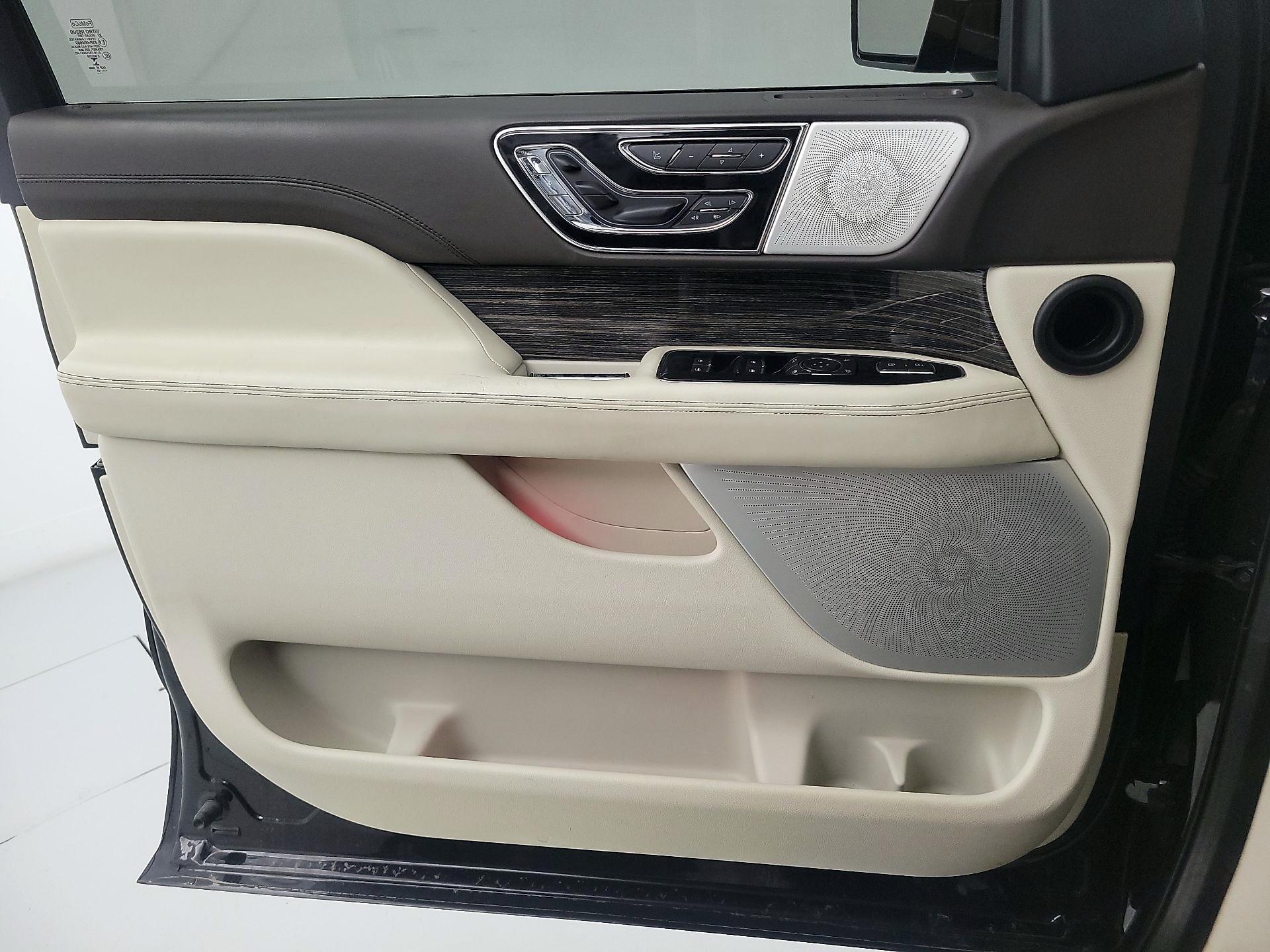 Thumbnail: 2021 Lincoln Navigator - 12