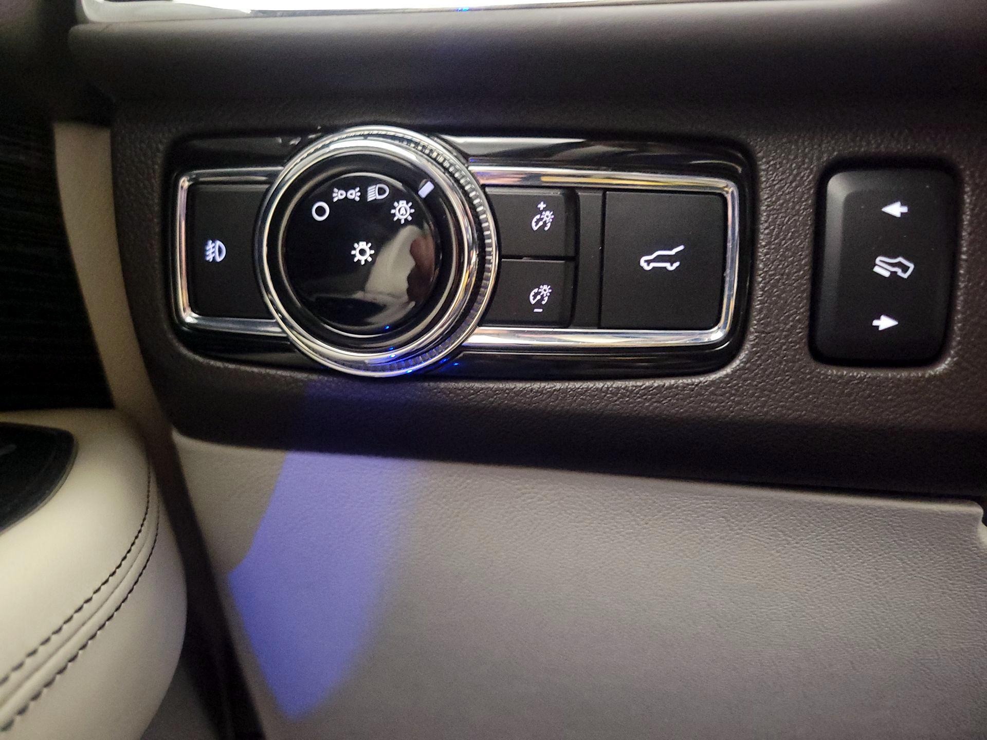 Thumbnail: 2021 Lincoln Navigator - 13