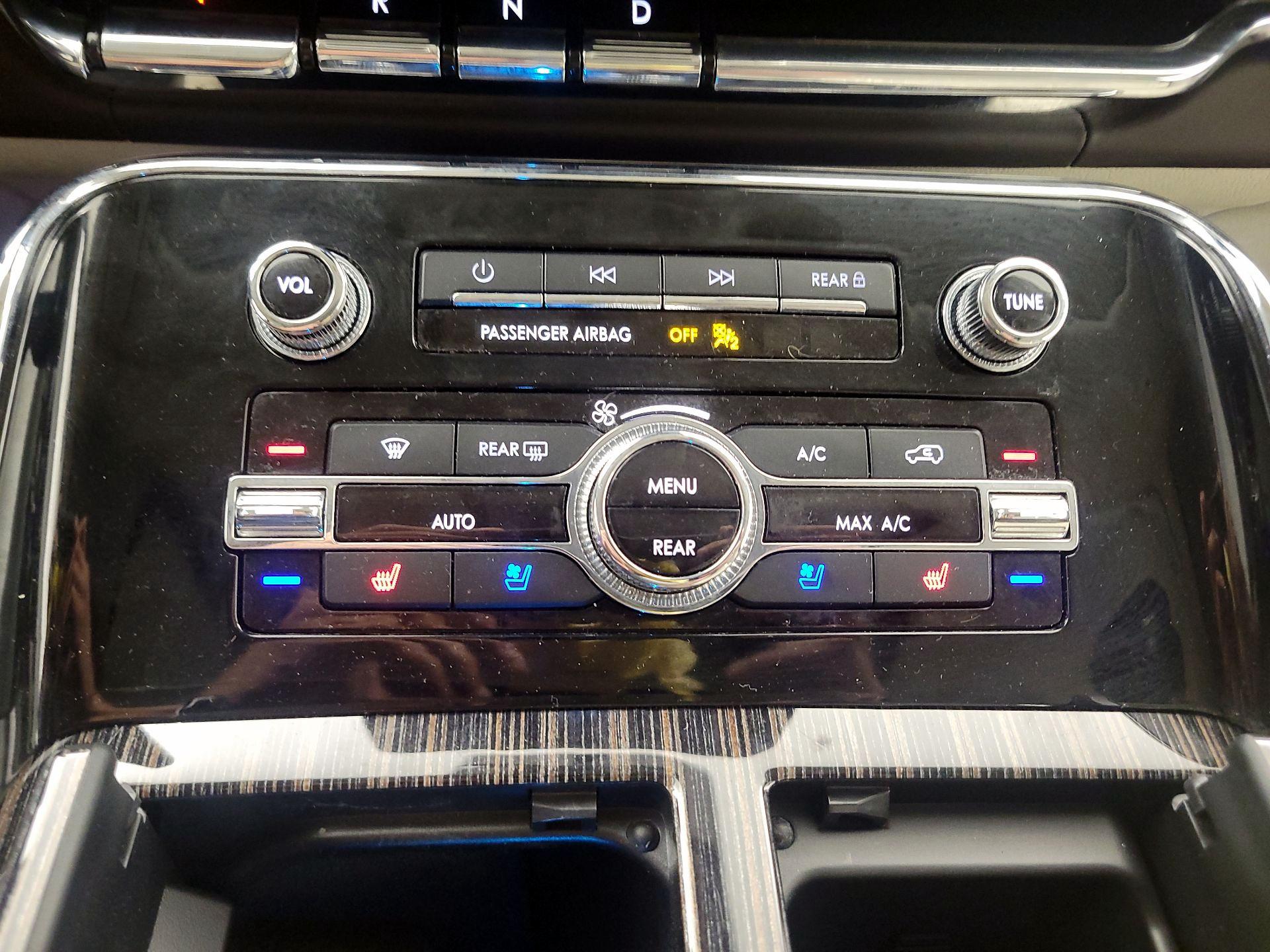 Thumbnail: 2021 Lincoln Navigator - 17