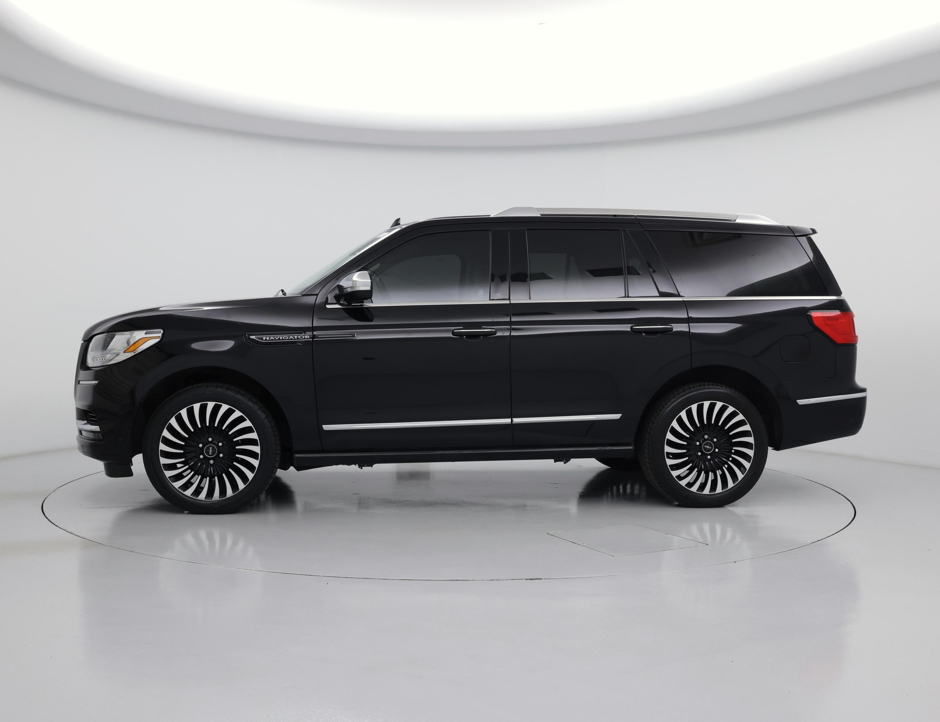Thumbnail: 2021 Lincoln Navigator - 3
