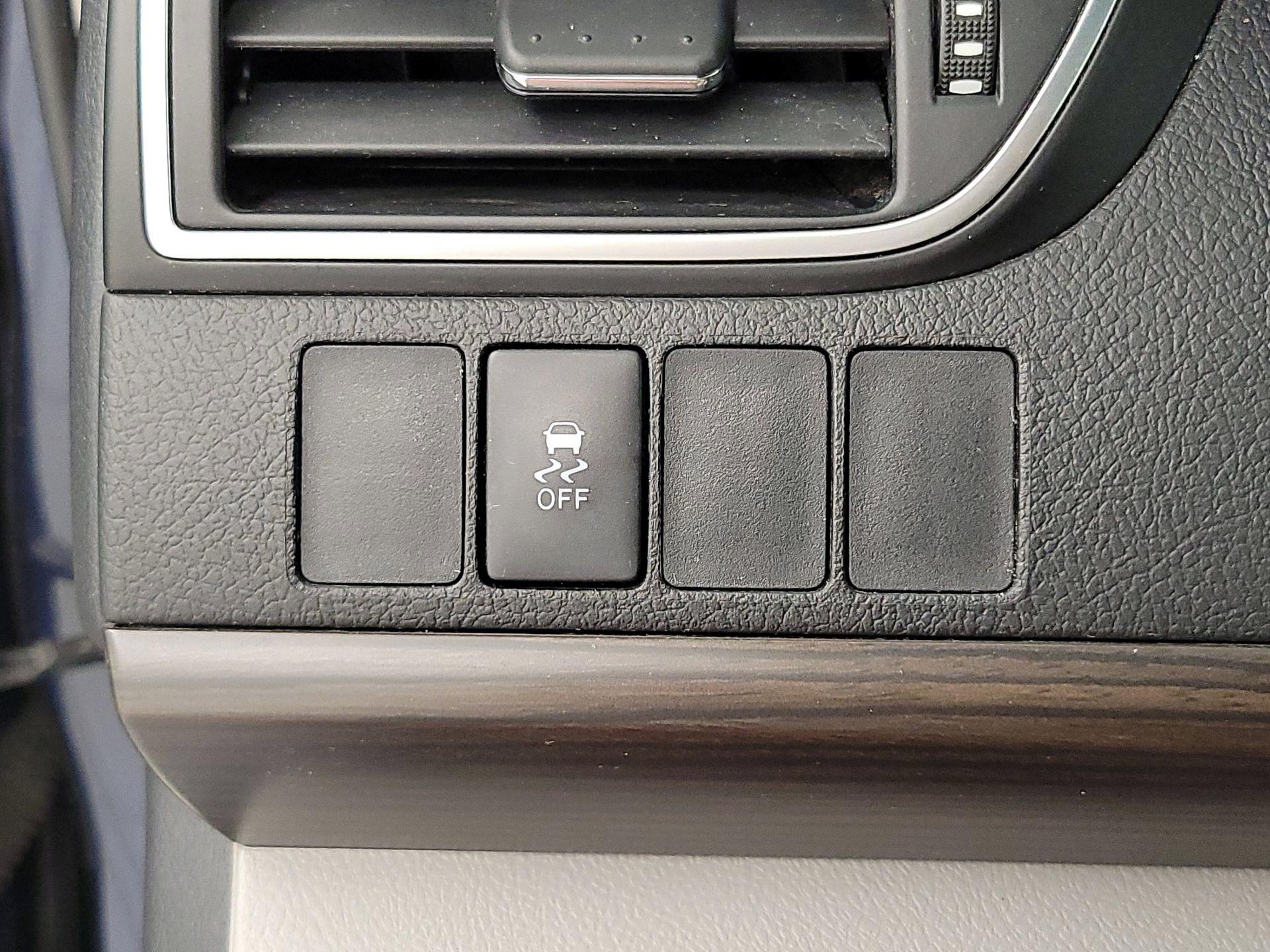 Thumbnail: 2016 Toyota Camry - 13