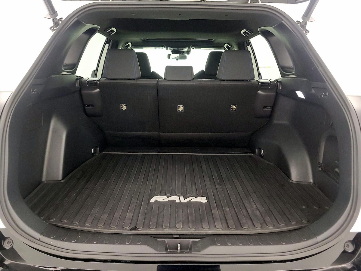 Trunk/Cargo (Seats Up)