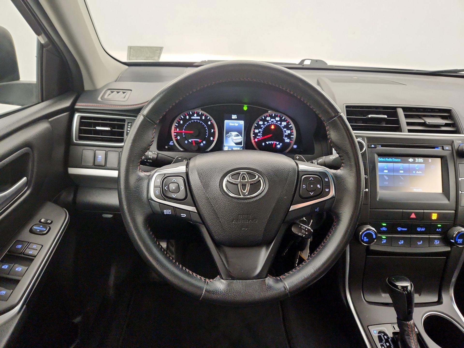 Thumbnail: 2016 Toyota Camry - 10