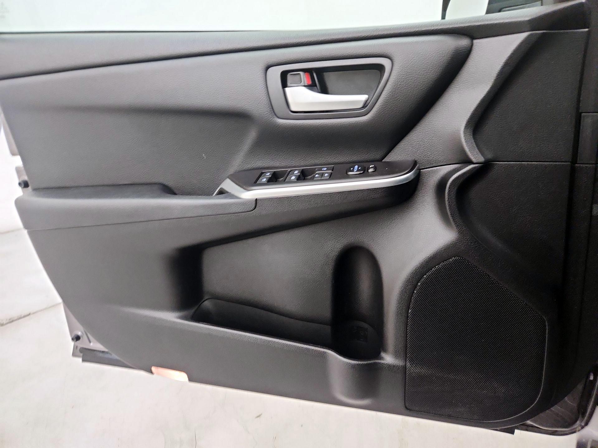 Thumbnail: 2016 Toyota Camry - 12