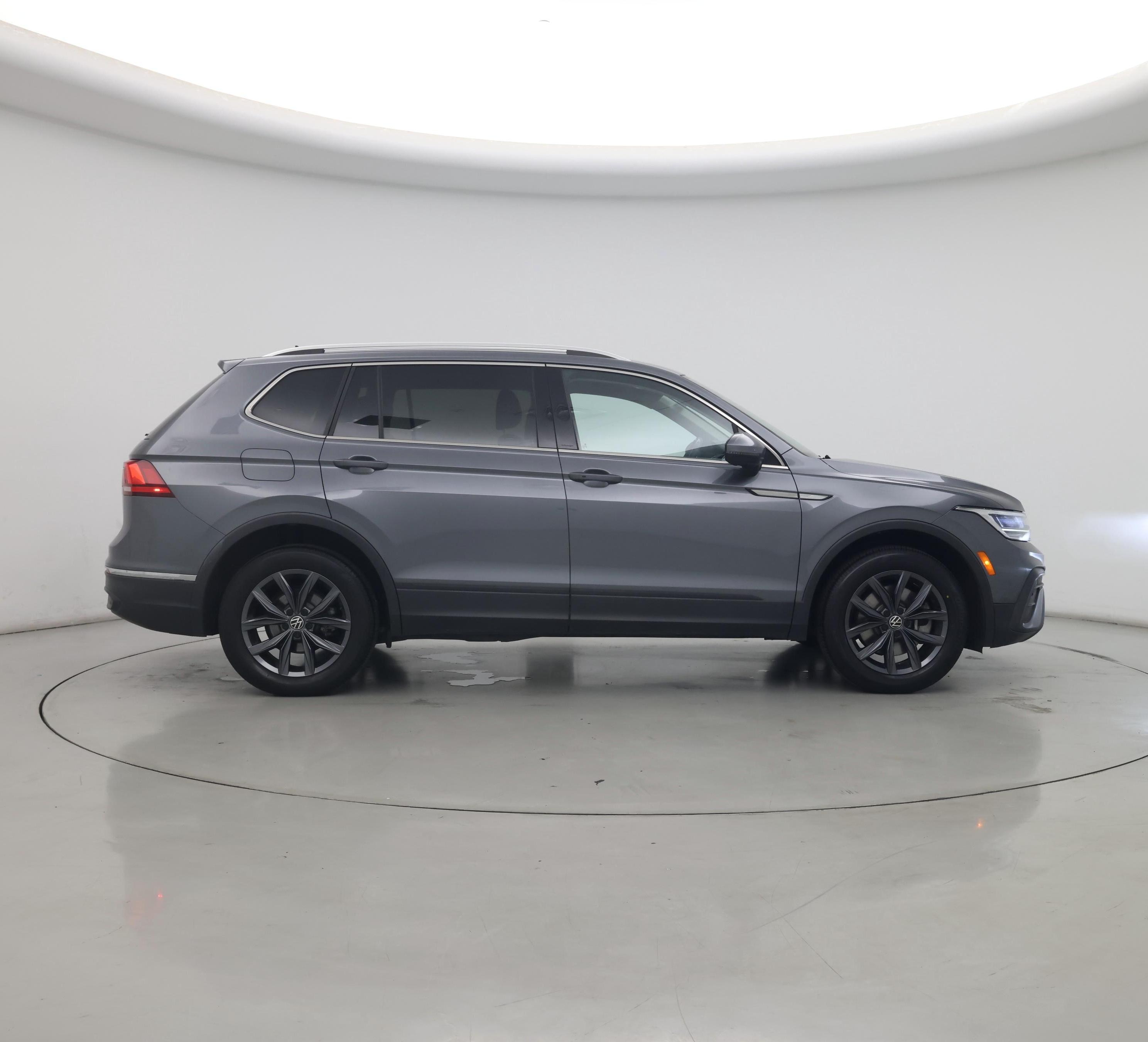 Thumbnail: 2022 Volkswagen Tiguan - 7