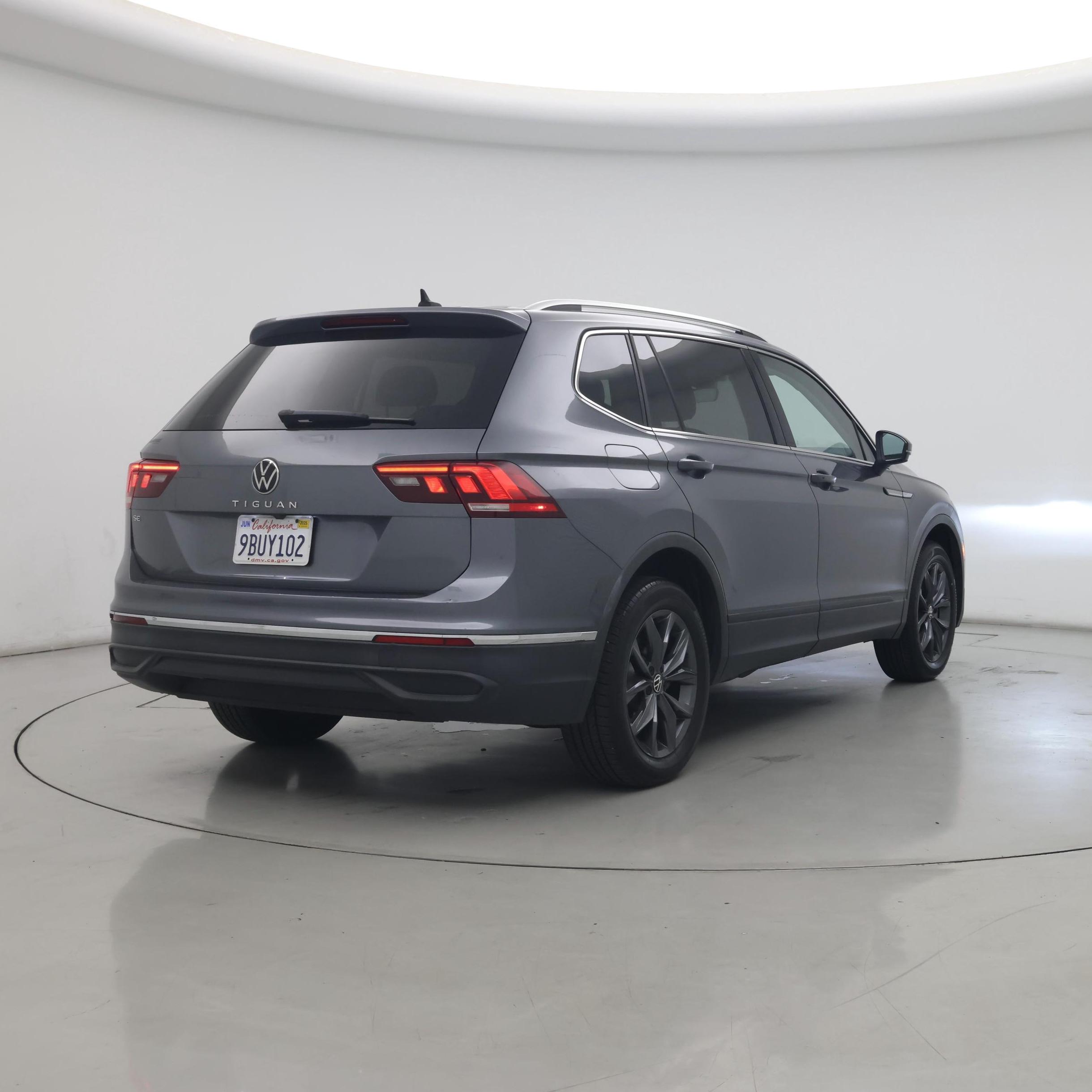 Thumbnail: 2022 Volkswagen Tiguan - 8