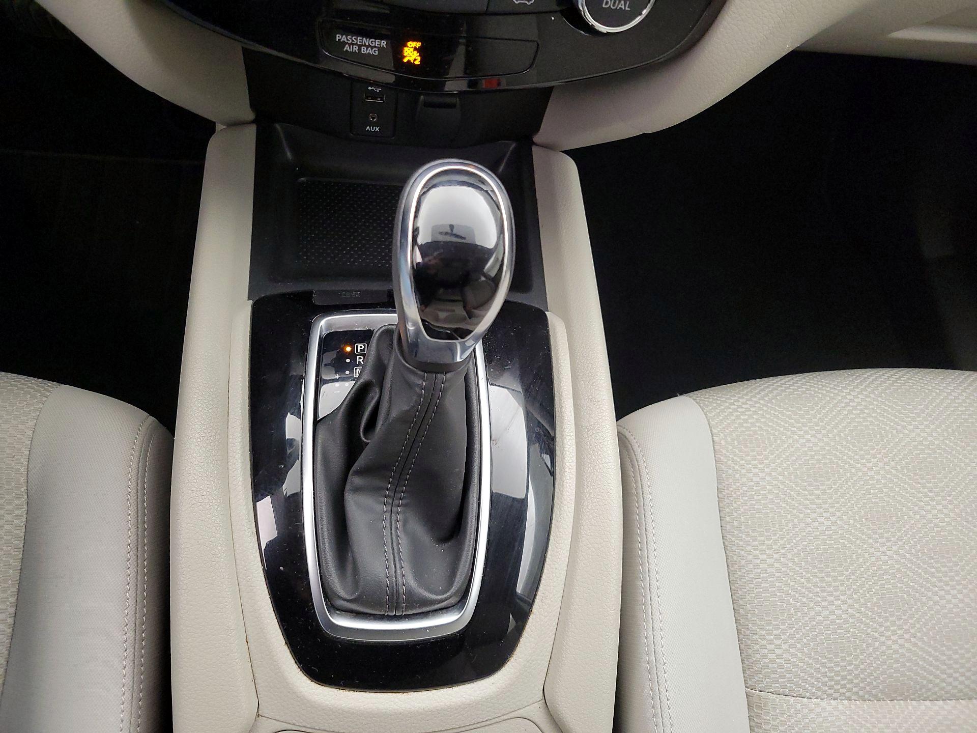 Thumbnail: 2018 Nissan Rogue Sport - 17