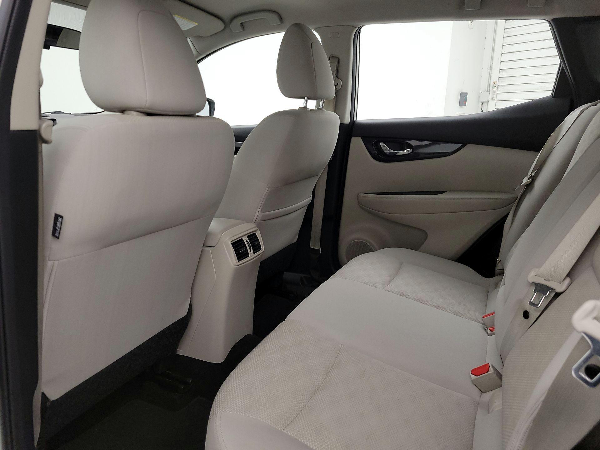 Thumbnail: 2018 Nissan Rogue Sport - 19