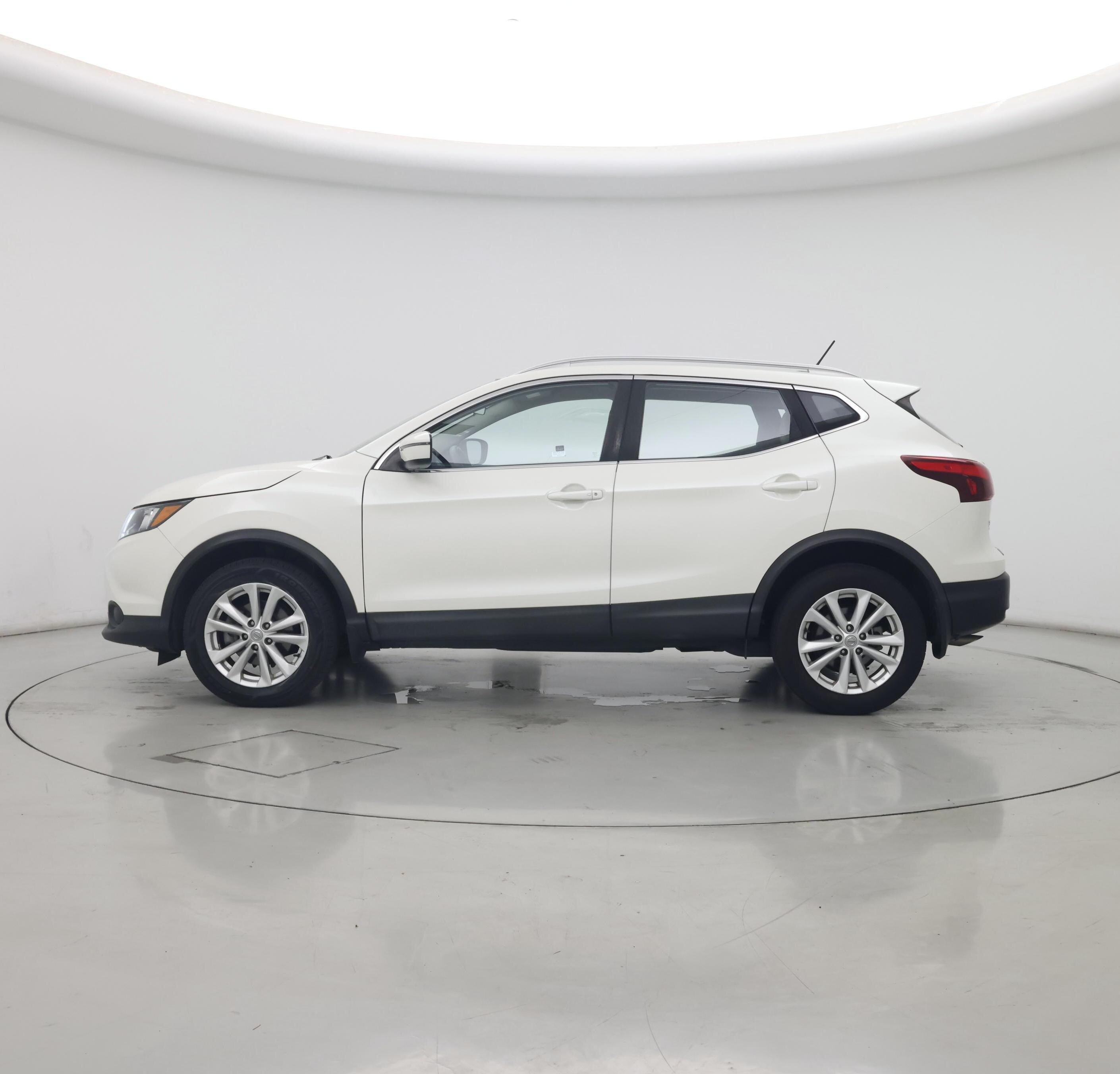 Thumbnail: 2018 Nissan Rogue Sport - 3