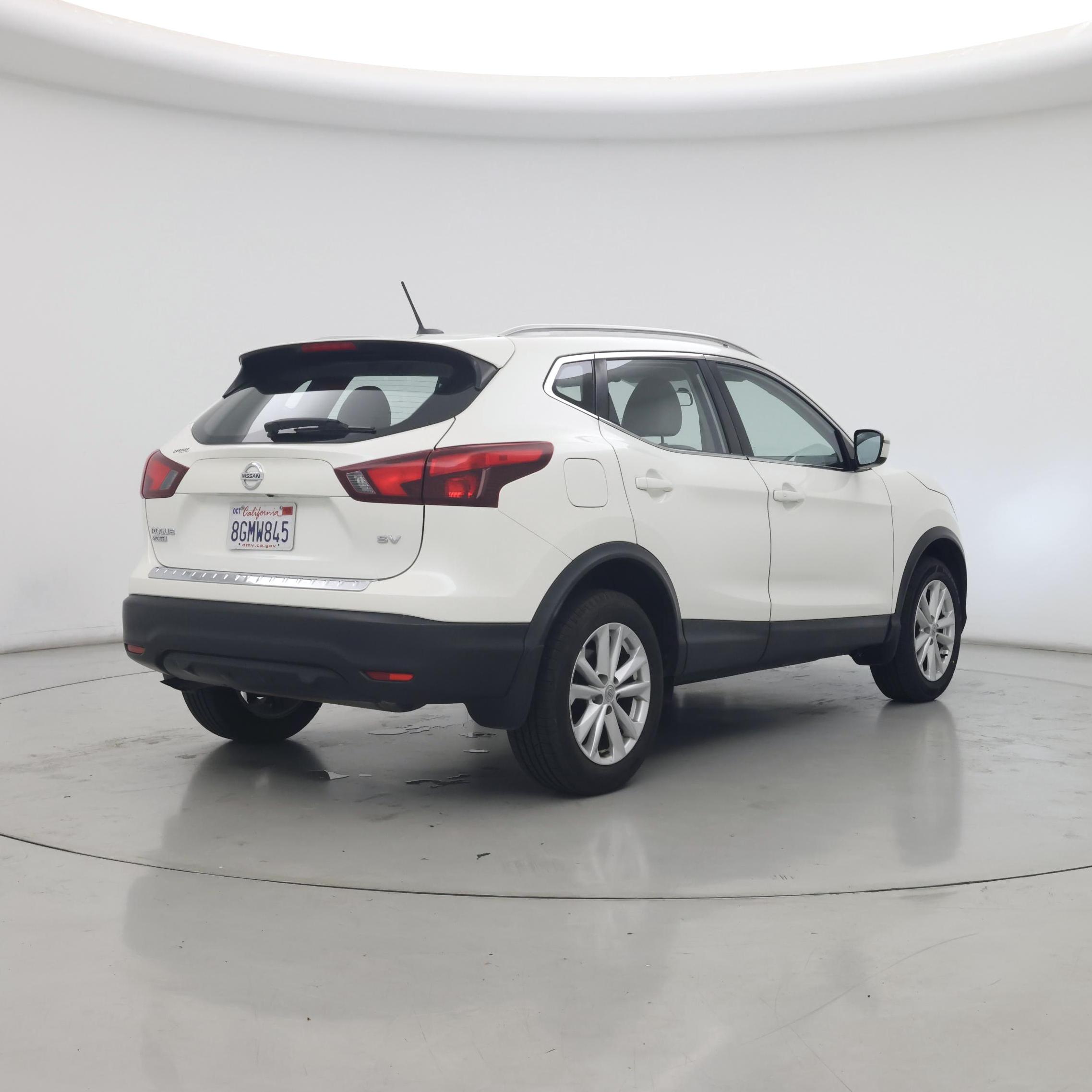 Thumbnail: 2018 Nissan Rogue Sport - 8