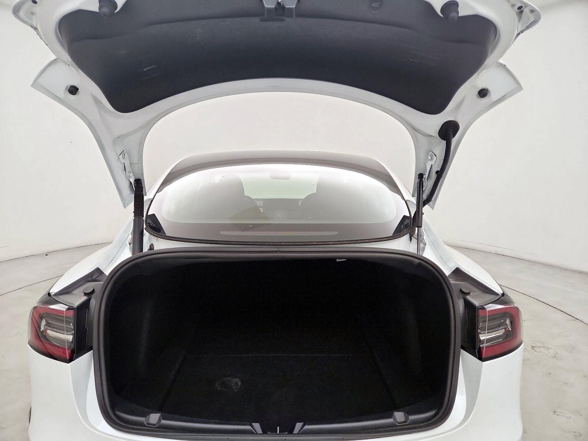 Thumbnail: 2023 Tesla Model 3 - 19