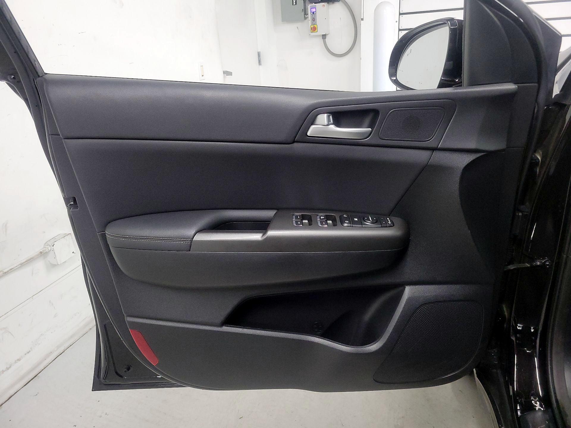 Thumbnail: 2020 Kia Sportage - 12