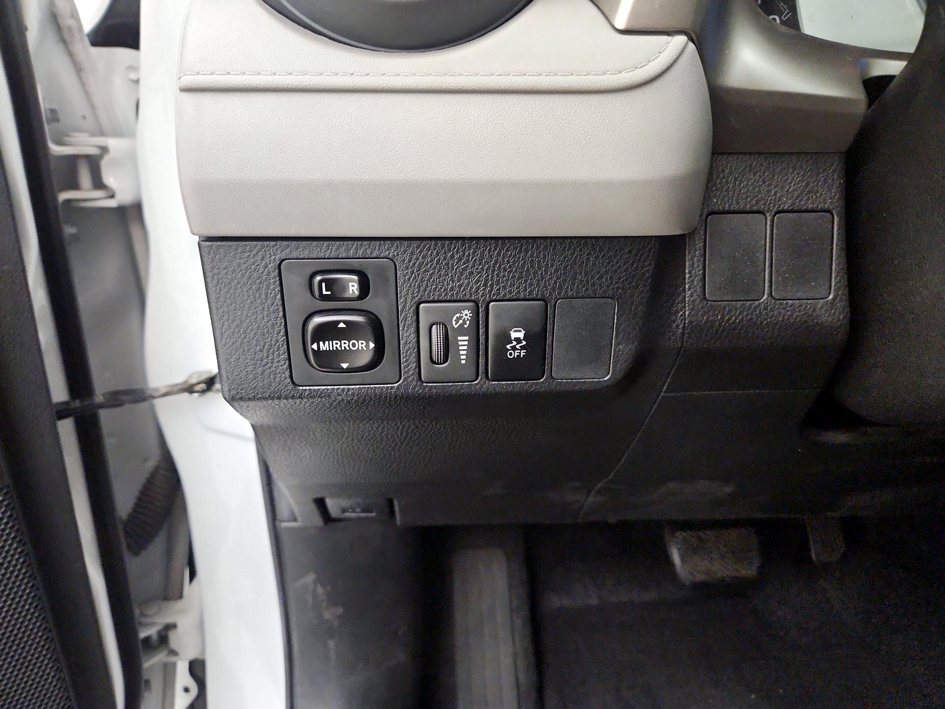 Thumbnail: 2015 Toyota RAV4 - 13