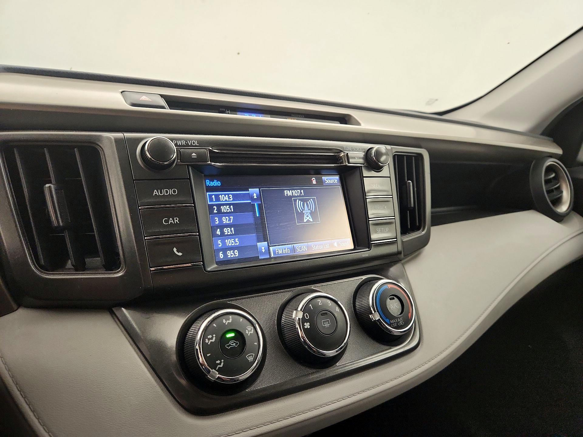 Thumbnail: 2015 Toyota RAV4 - 15