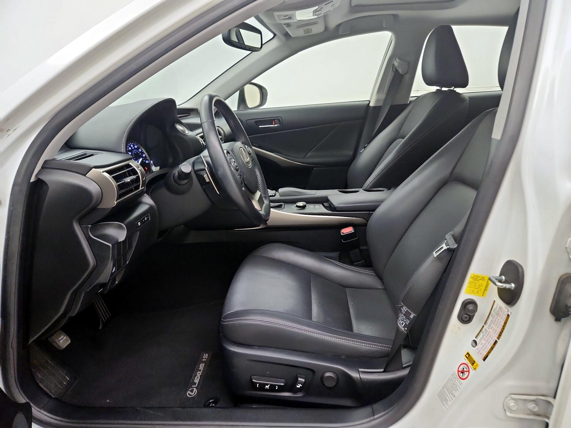 Thumbnail: 2015 Lexus IS - 11