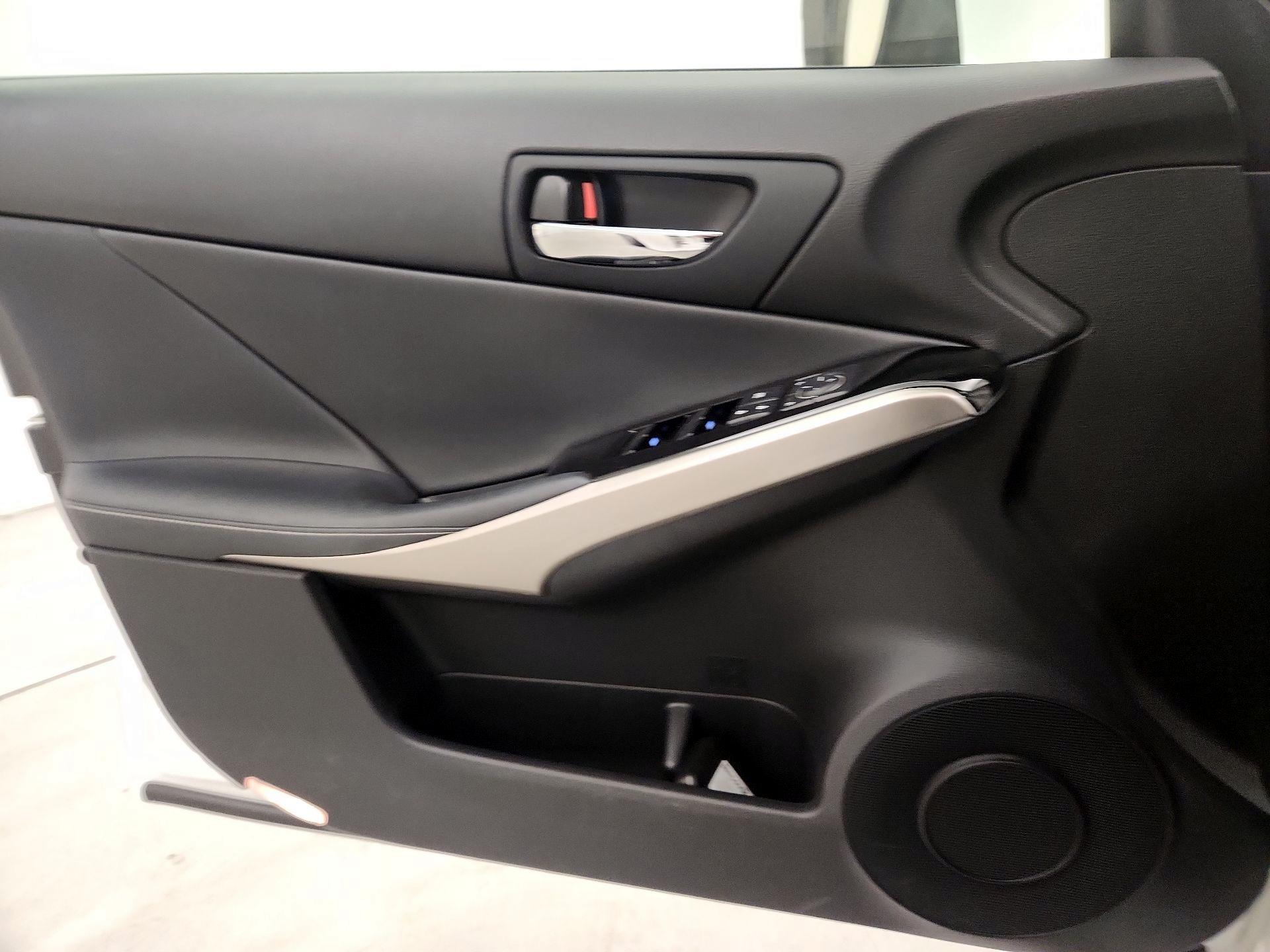 Thumbnail: 2015 Lexus IS - 12