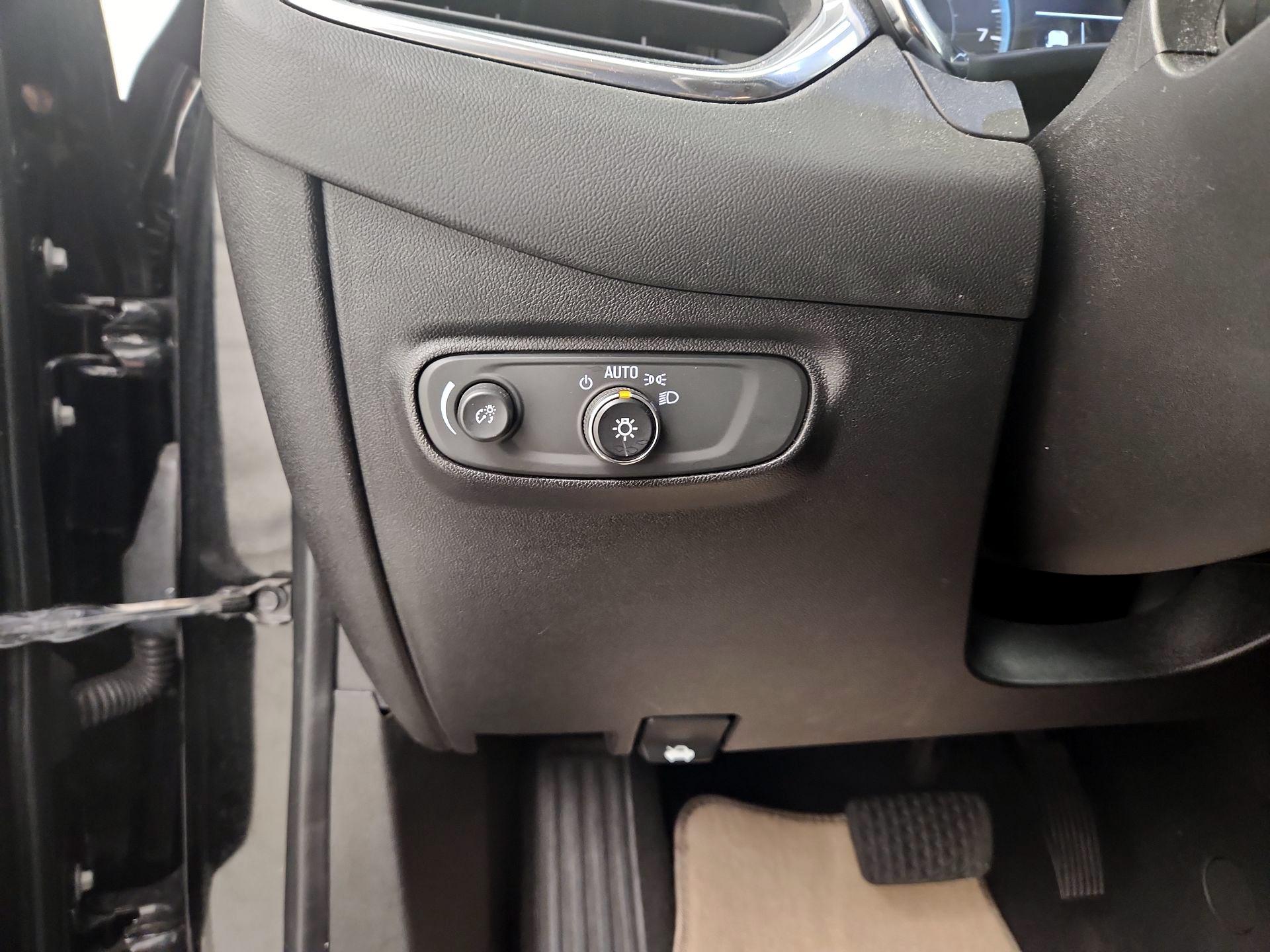 Thumbnail: 2018 Chevrolet Equinox - 13