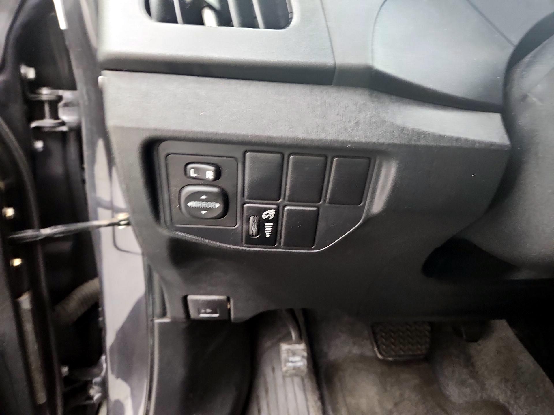Thumbnail: 2014 Toyota Prius - 14