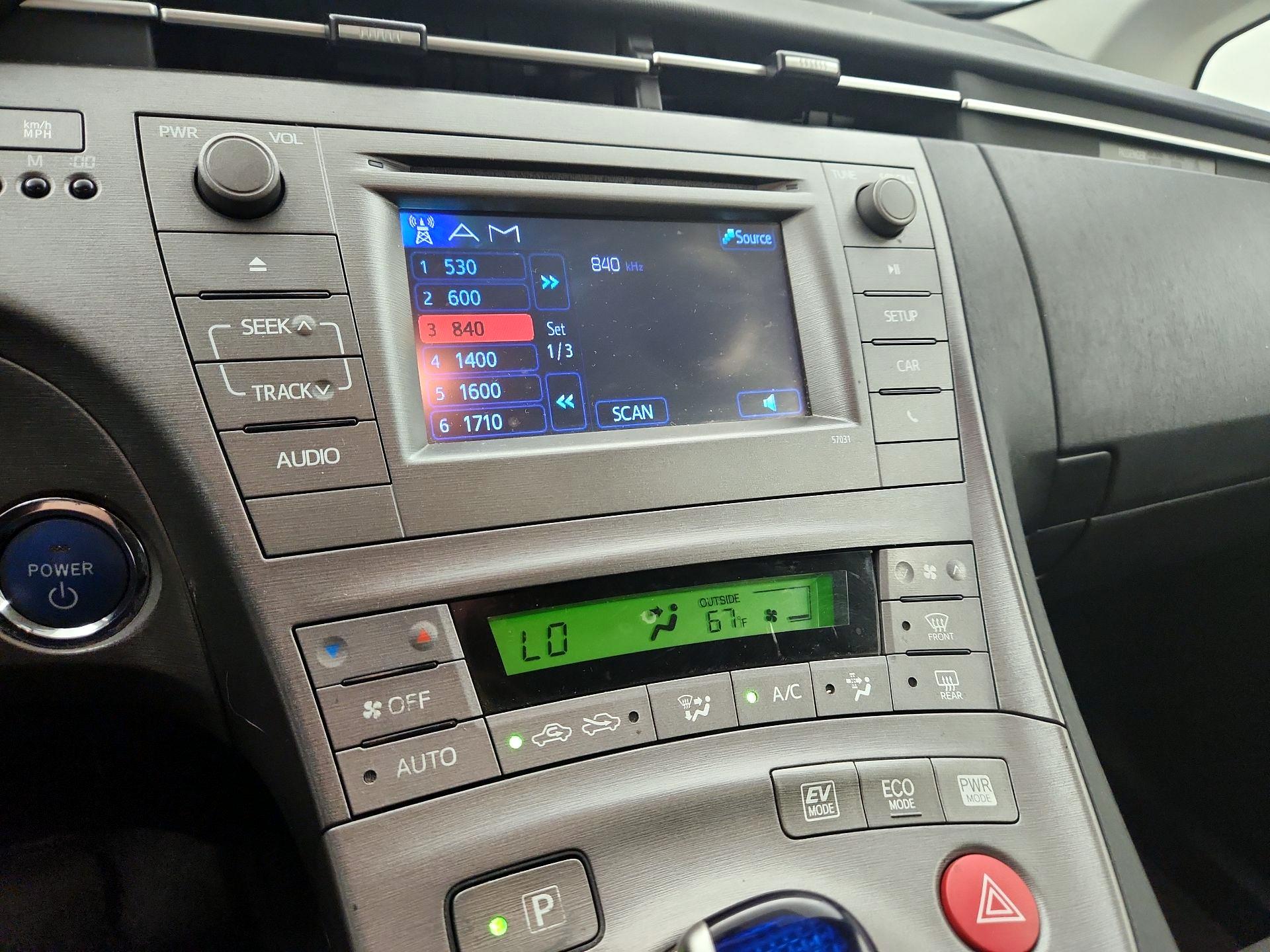 Thumbnail: 2014 Toyota Prius - 15