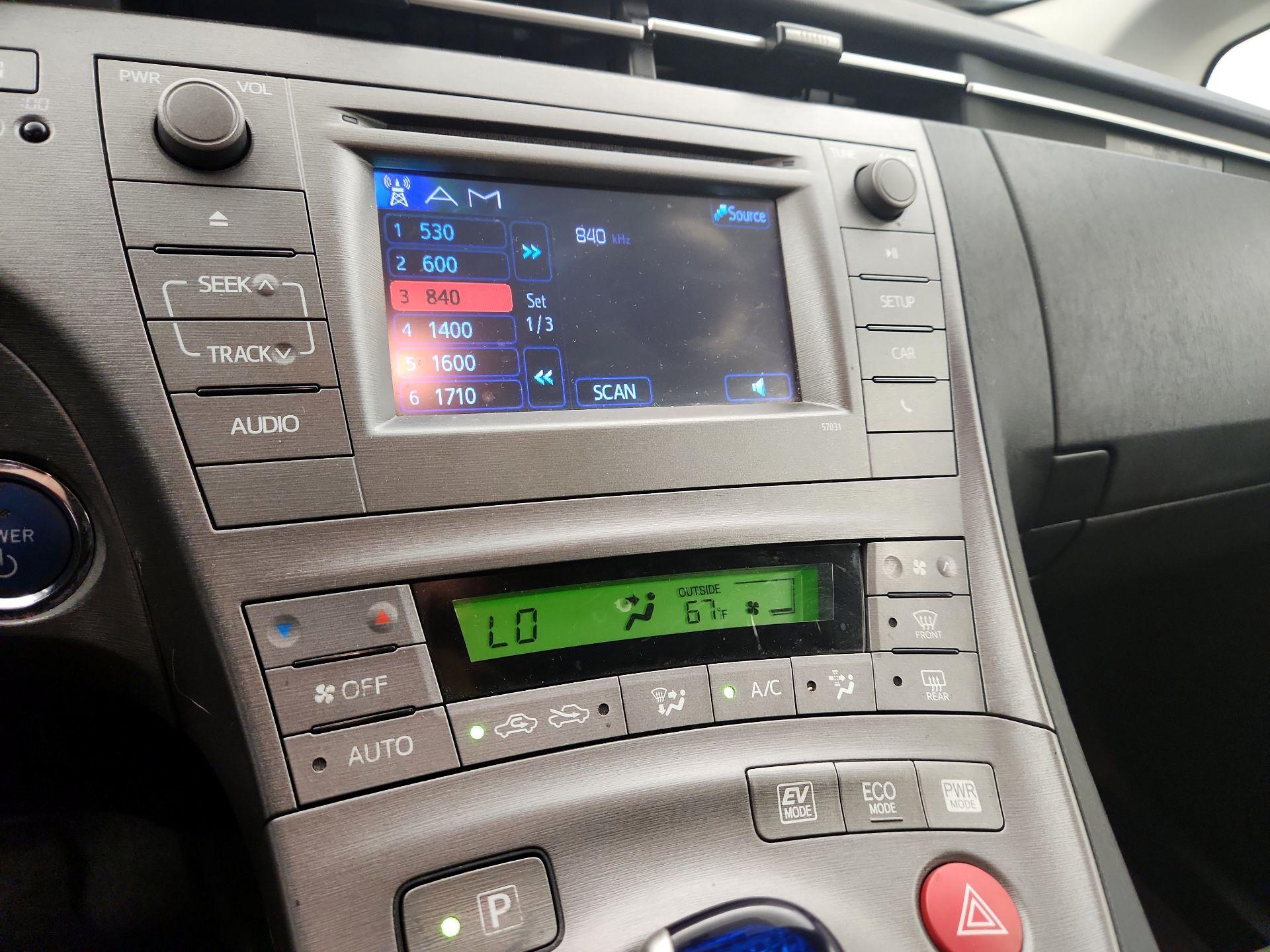 Thumbnail: 2014 Toyota Prius - 16