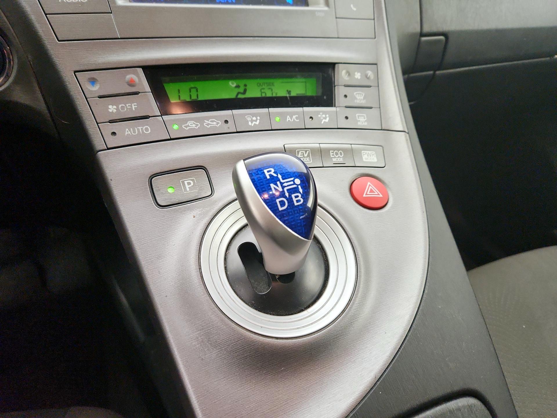 Thumbnail: 2014 Toyota Prius - 17