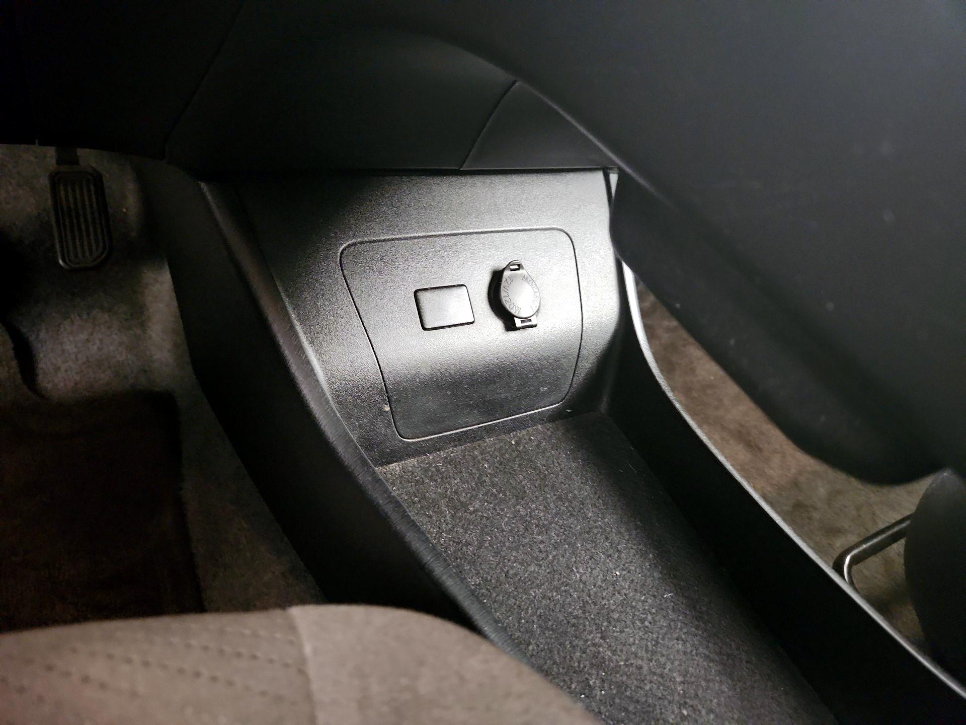 Thumbnail: 2014 Toyota Prius - 18