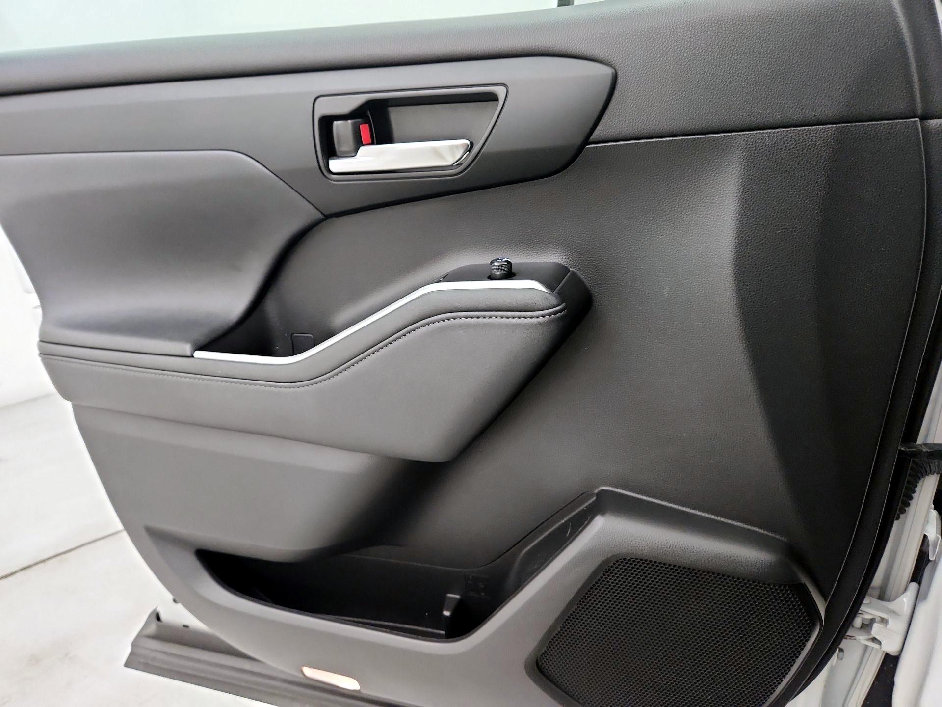 Thumbnail: 2021 Toyota Highlander - 12