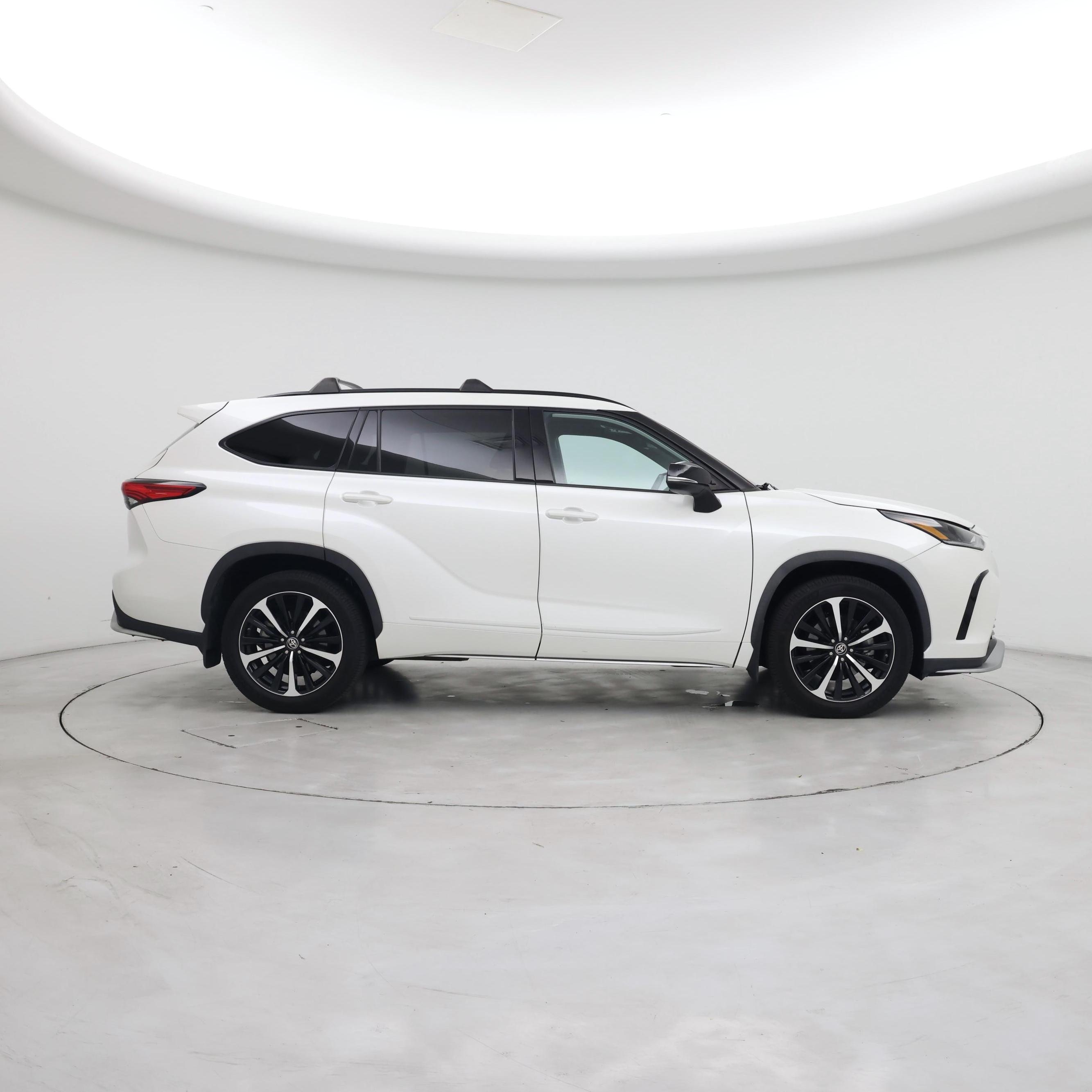 Thumbnail: 2021 Toyota Highlander - 7