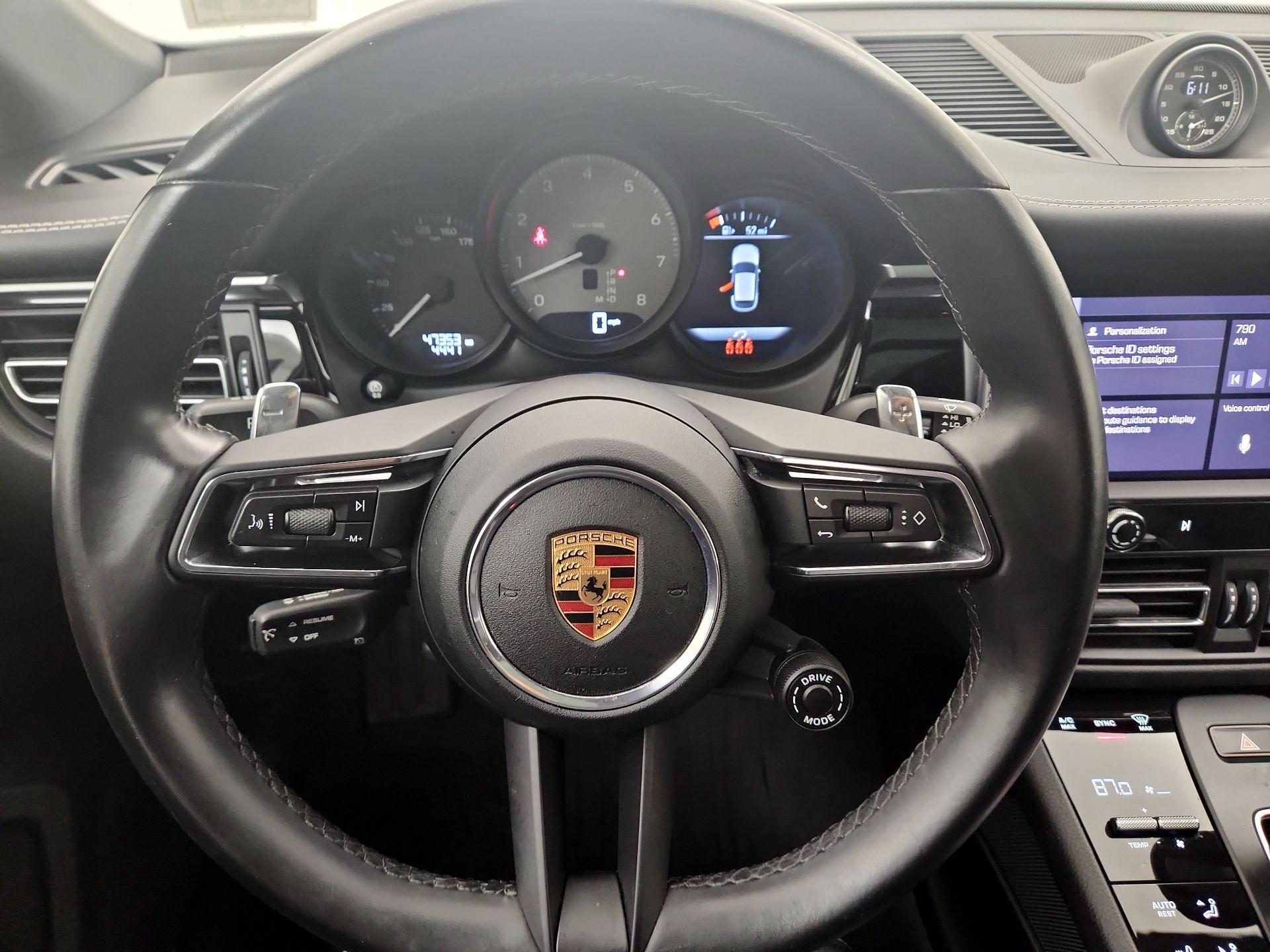 Thumbnail: 2022 Porsche Macan - 10