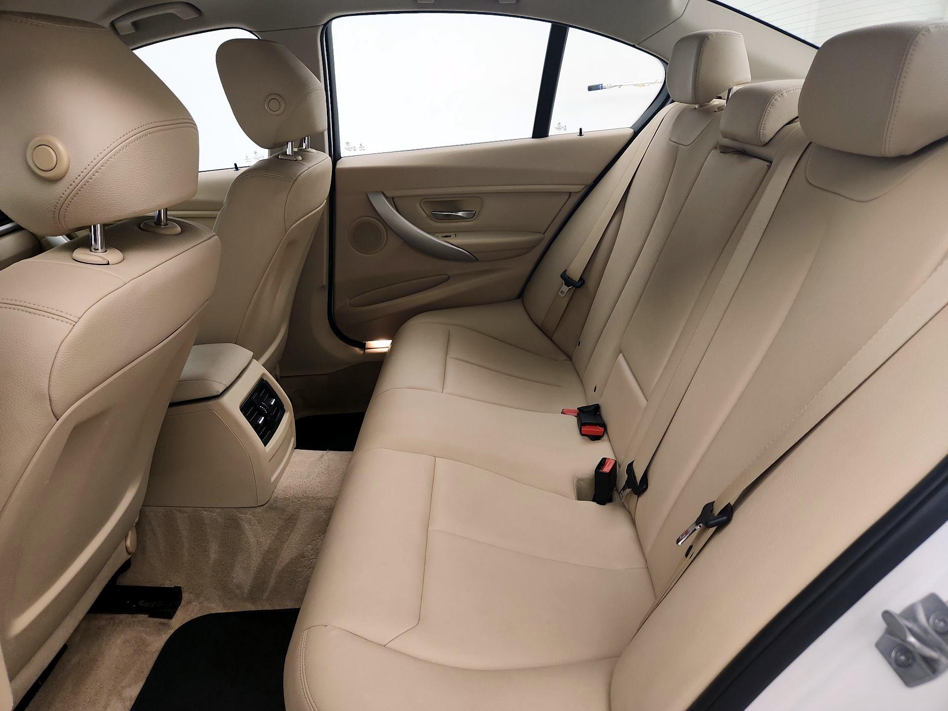 Thumbnail: 2015 BMW 3 Series - 17