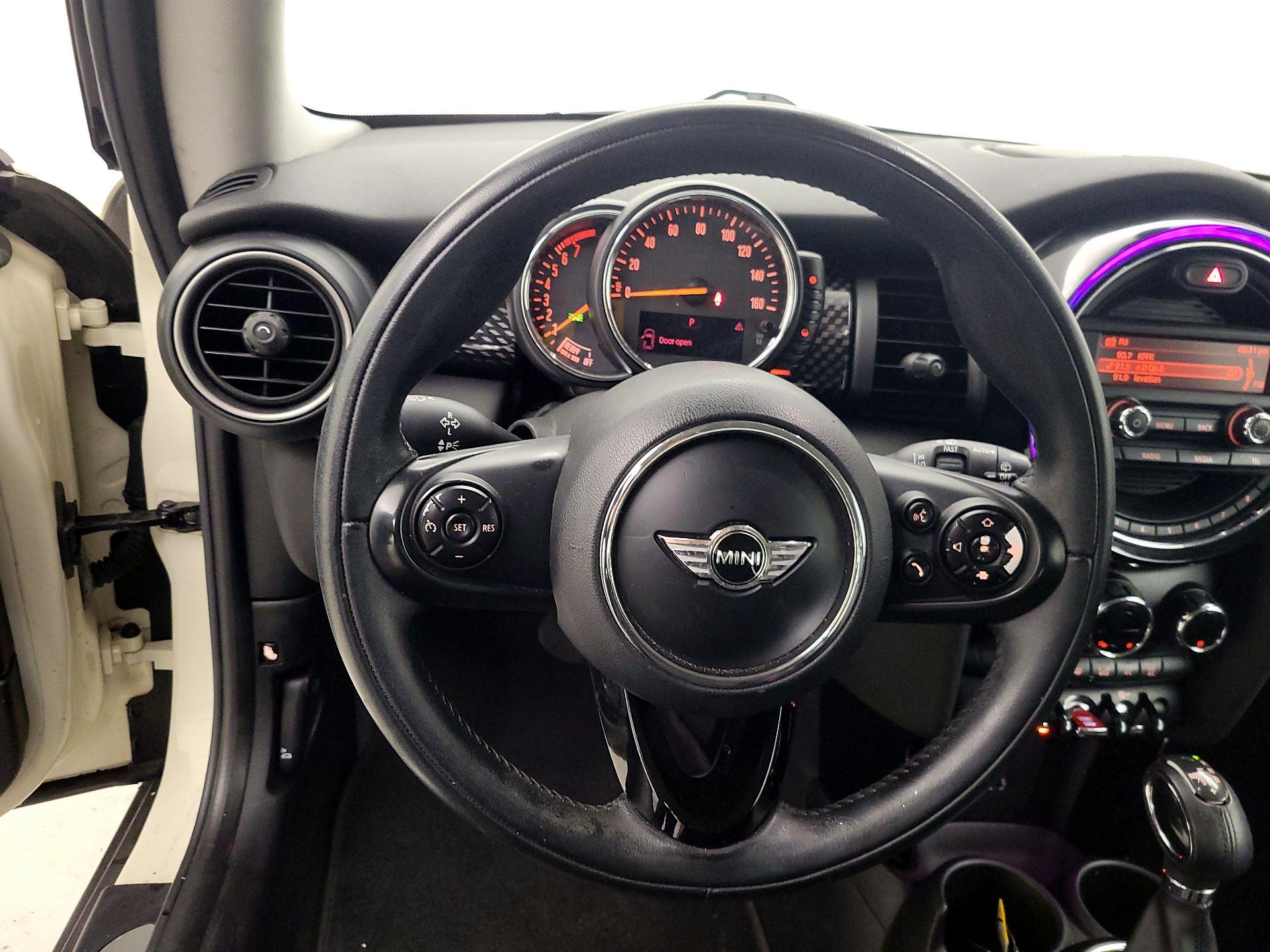 Thumbnail: 2015 MINI Cooper Hardtop - 10