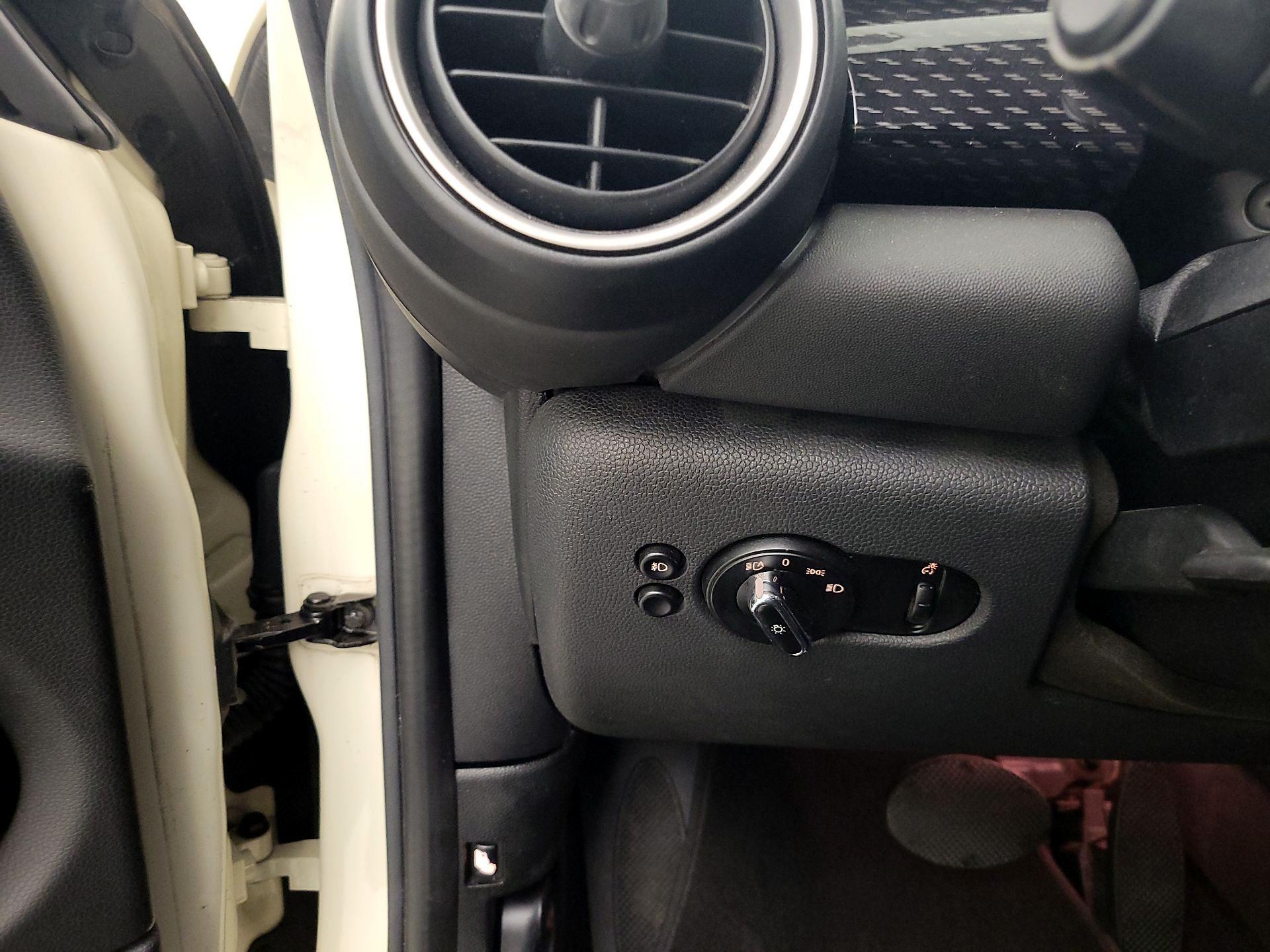 Thumbnail: 2015 MINI Cooper Hardtop - 13