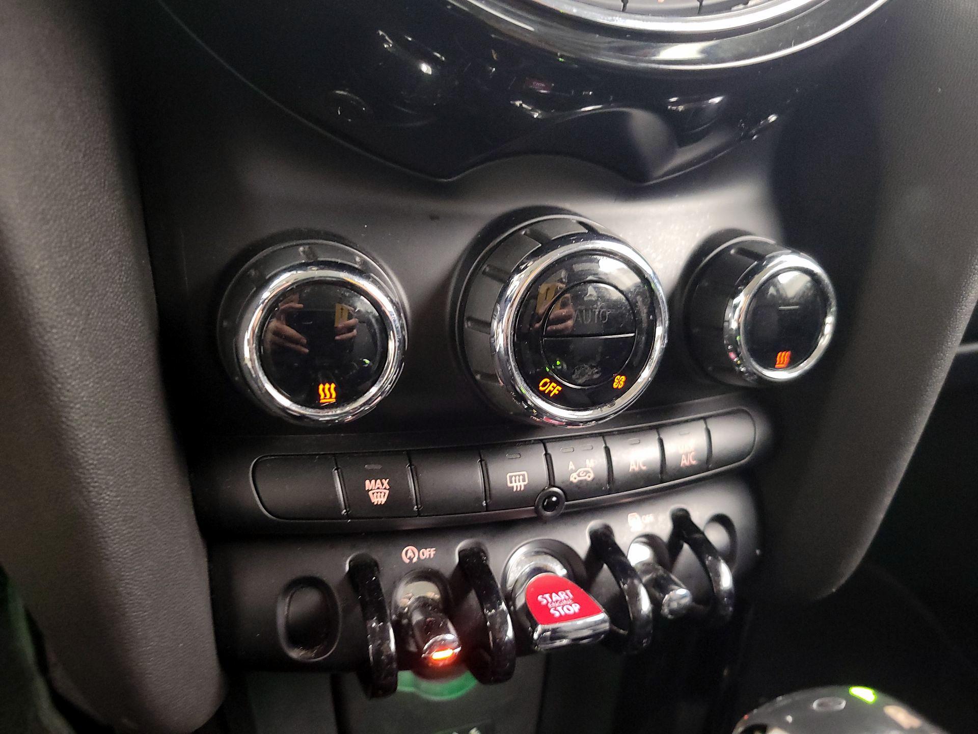 Thumbnail: 2015 MINI Cooper Hardtop - 15