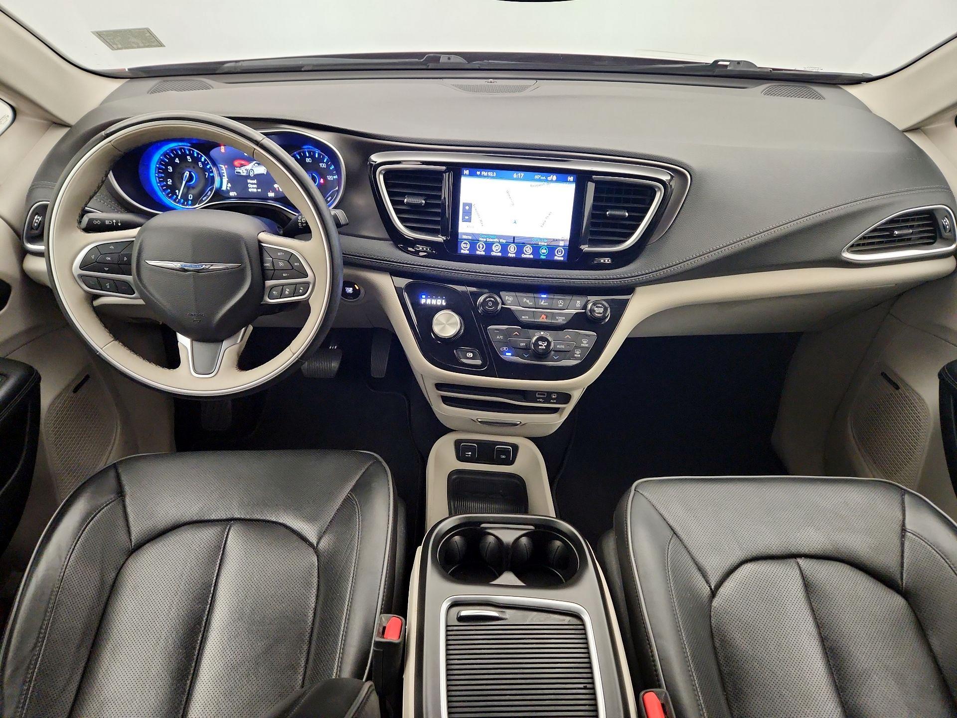Thumbnail: 2018 Chrysler Pacifica - 9