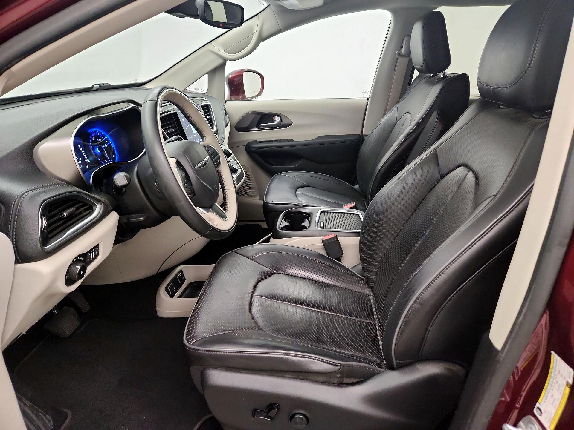 Thumbnail: 2018 Chrysler Pacifica - 11