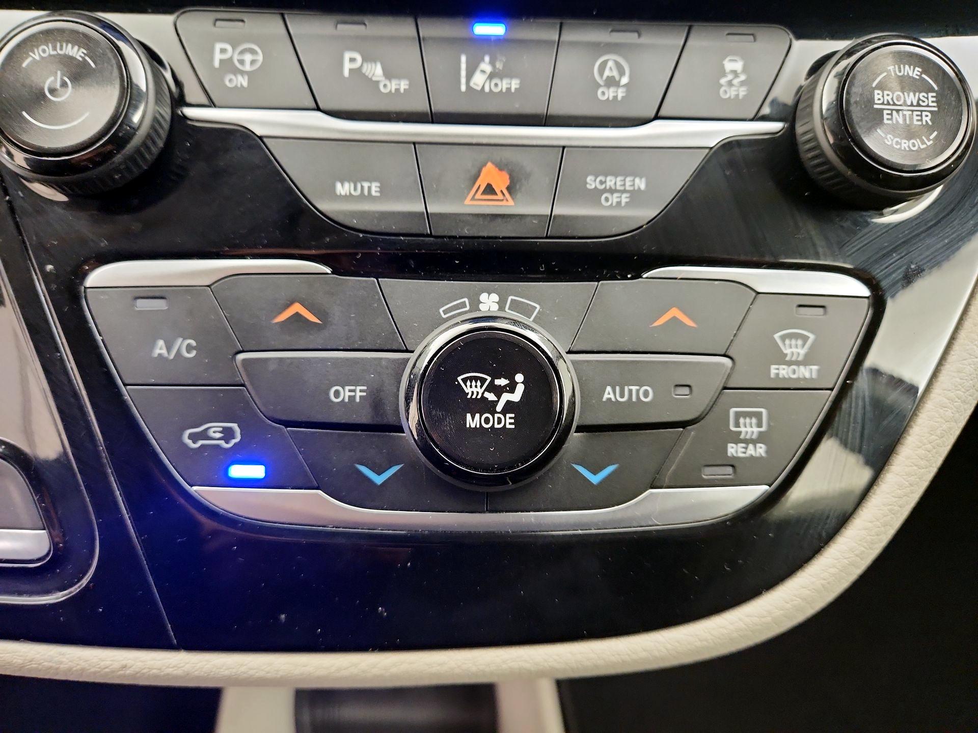 Thumbnail: 2018 Chrysler Pacifica - 17